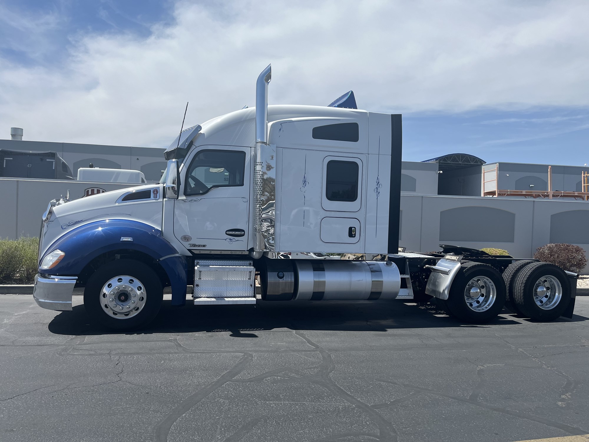 2020 Kenworth T680 - image 1 of 6