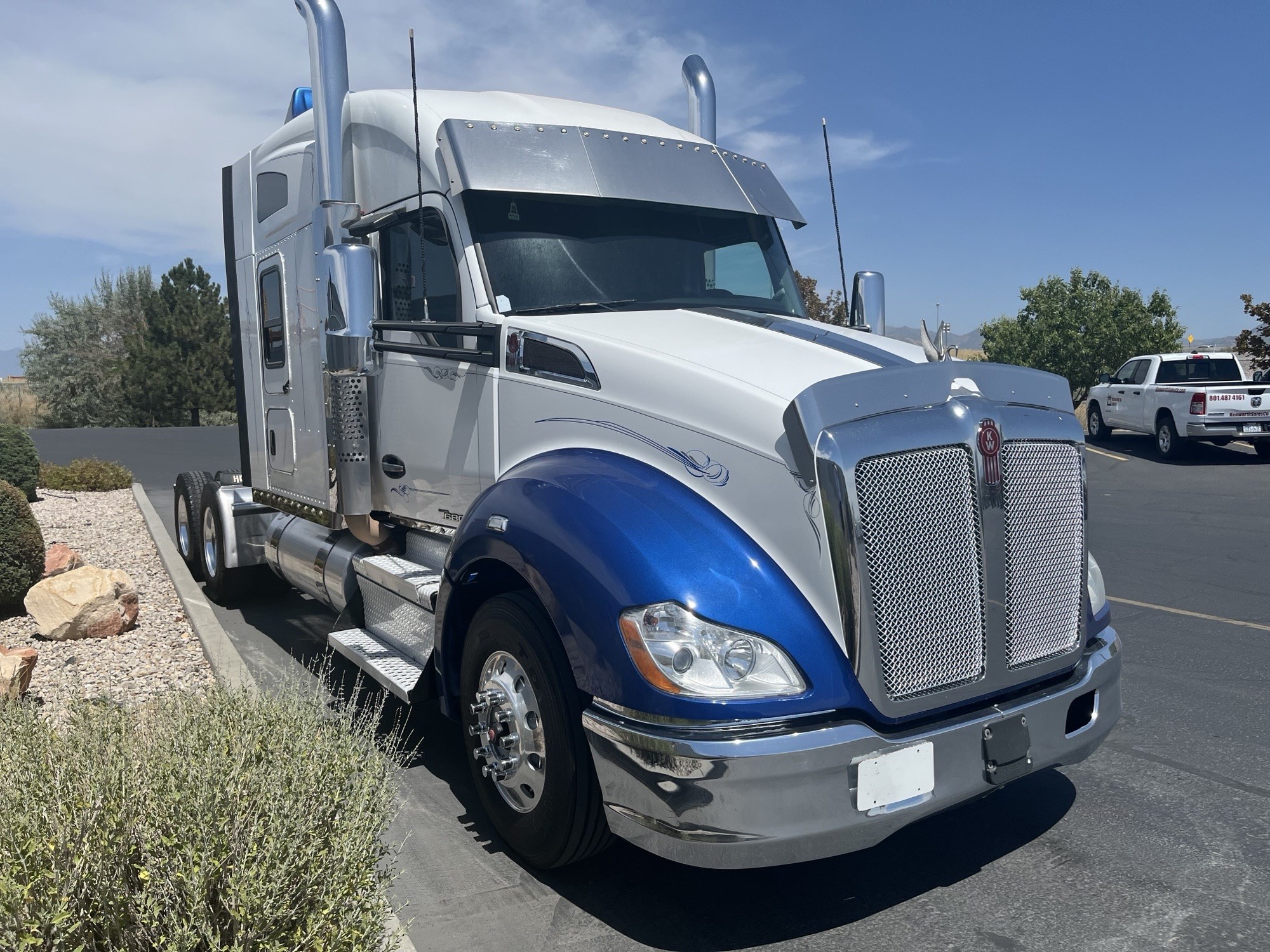 2020 Kenworth T680 - image 4 of 6