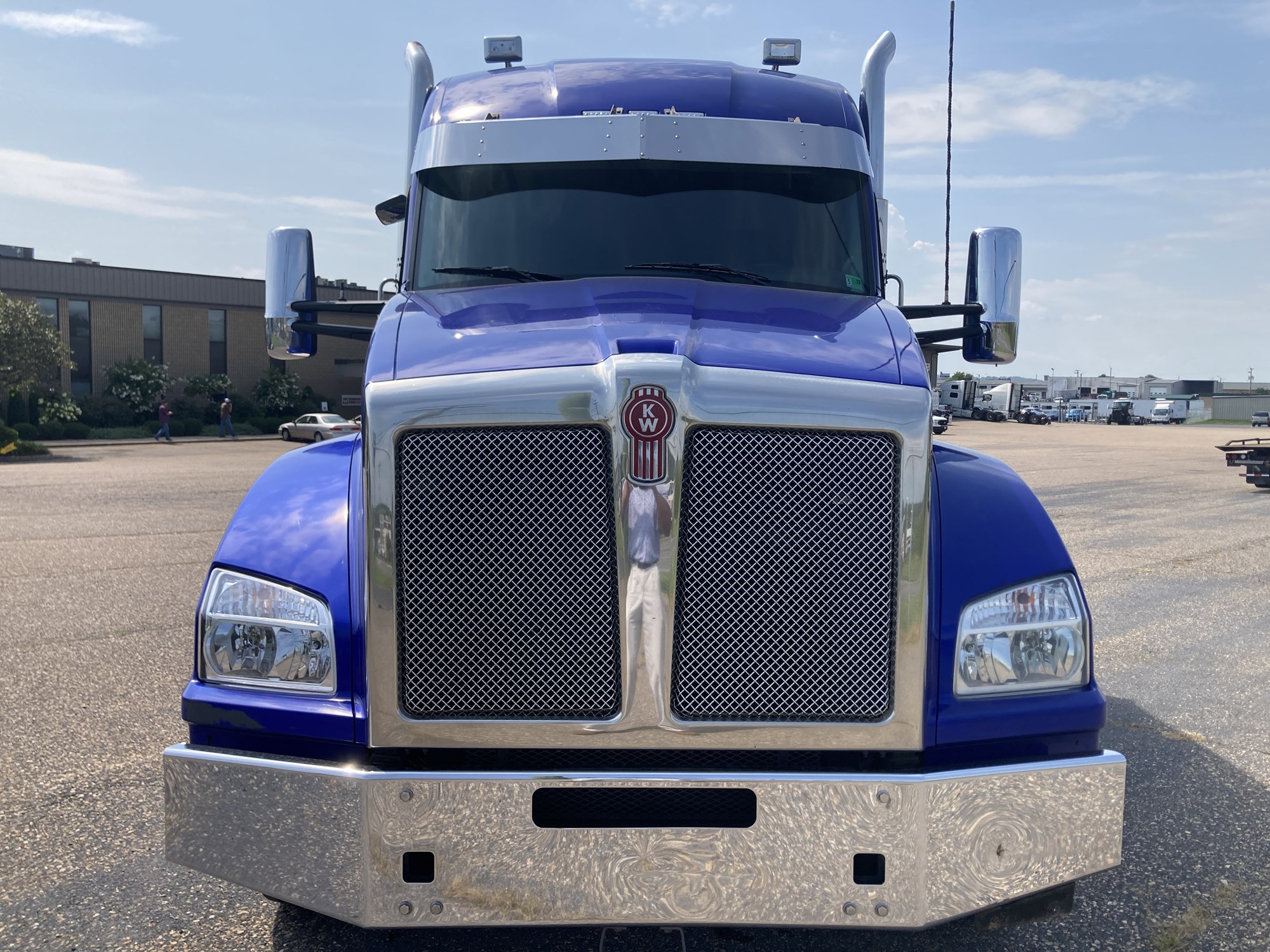 2020 Kenworth T880 2020 Kenworth T880 - image 2 of 6