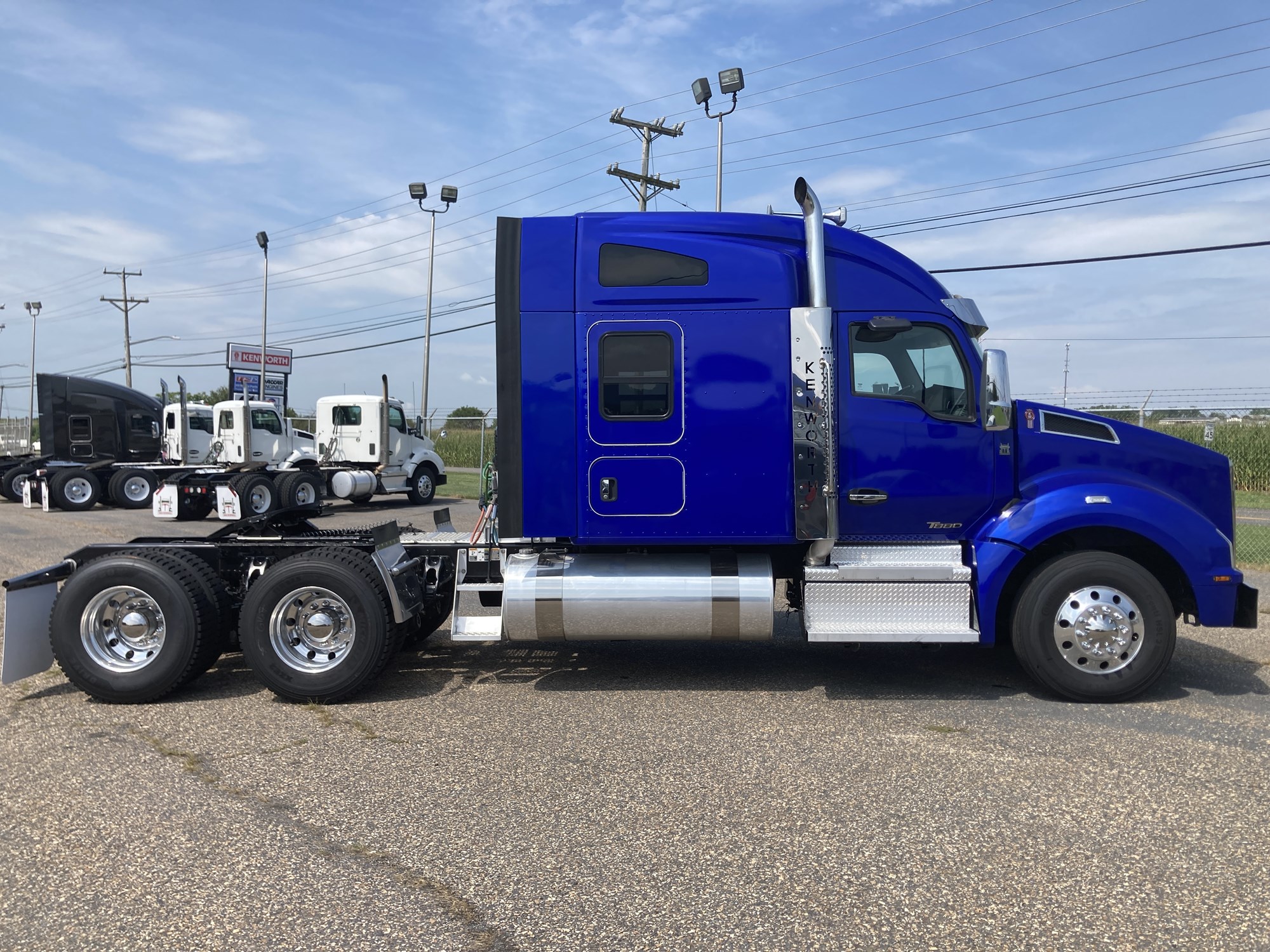 2020 Kenworth T880 2020 Kenworth T880 - image 4 of 6