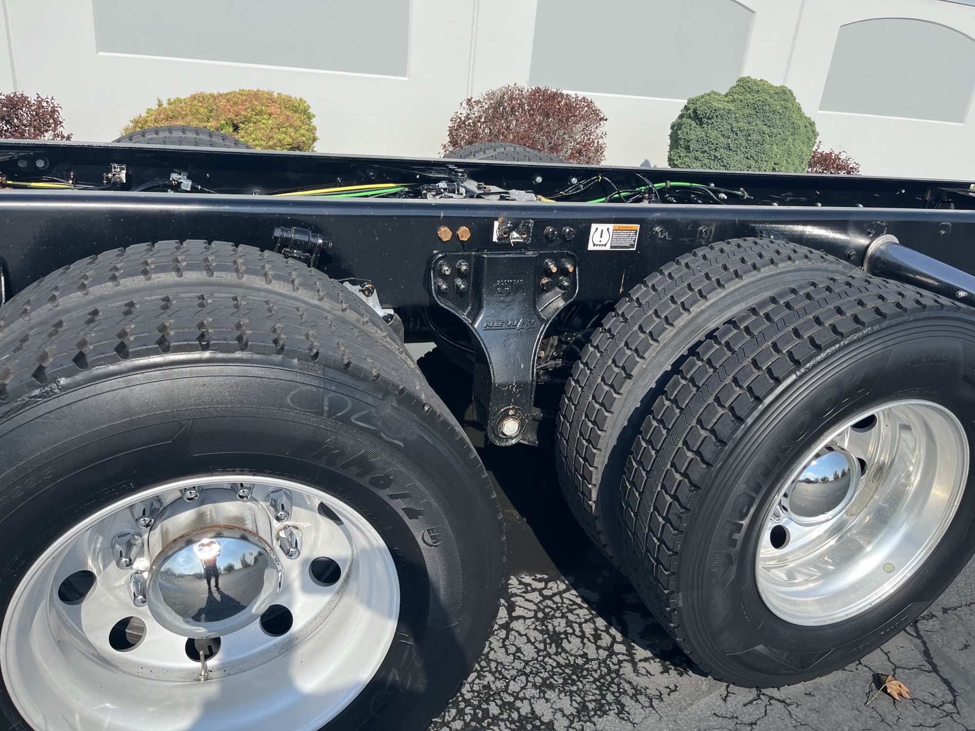 2020 Kenworth T880 - image 3 of 6