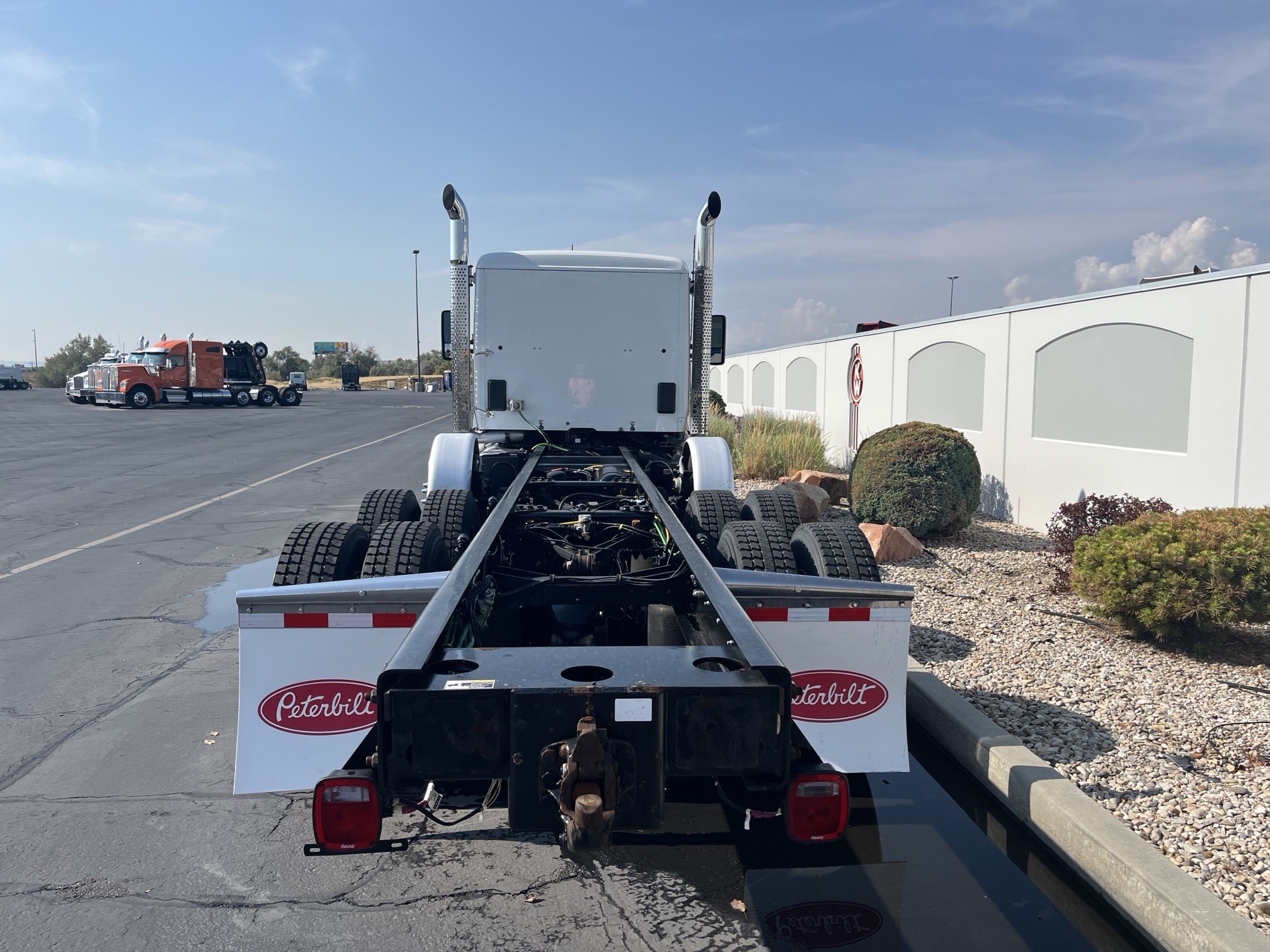 2020 Kenworth T880 - image 4 of 6