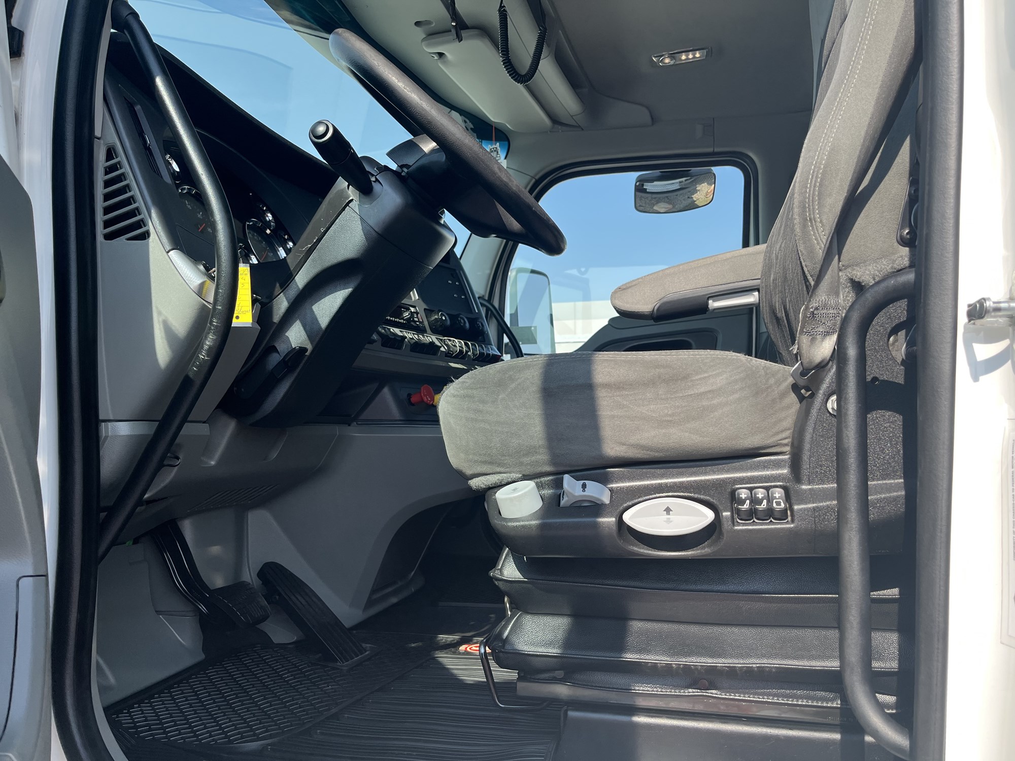 2020 Kenworth T880 - image 6 of 6