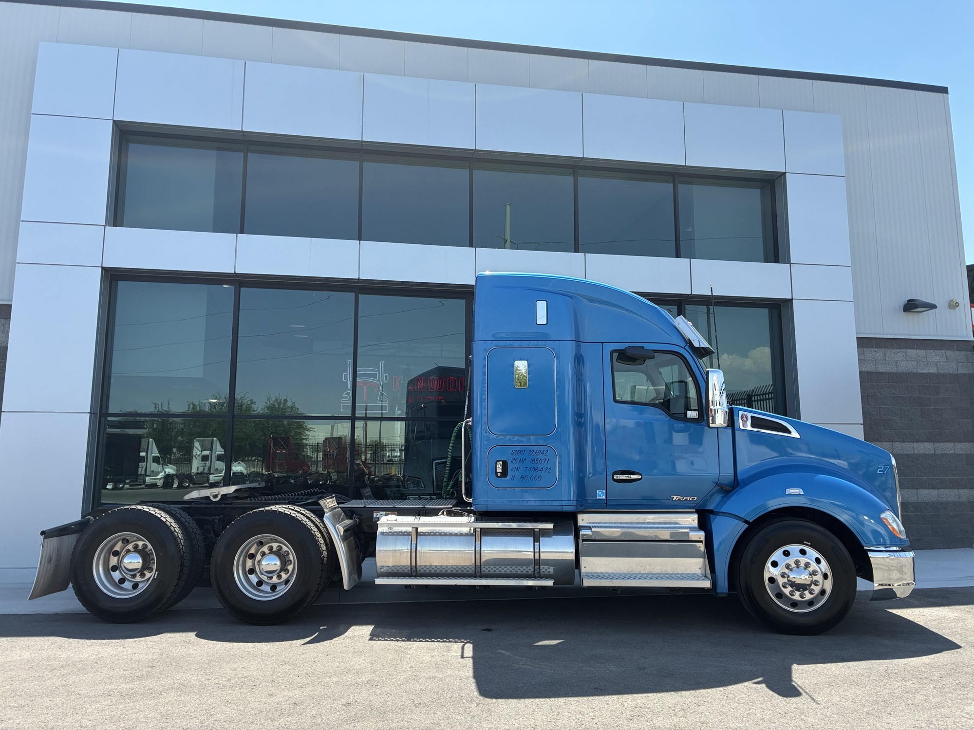 2020 Kenworth T680 - image 2 of 6