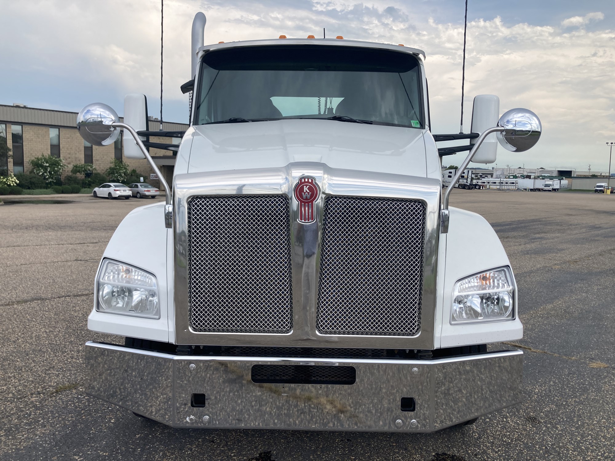 2020 Kenworth T880 2020 Kenworth T880 - image 2 of 6