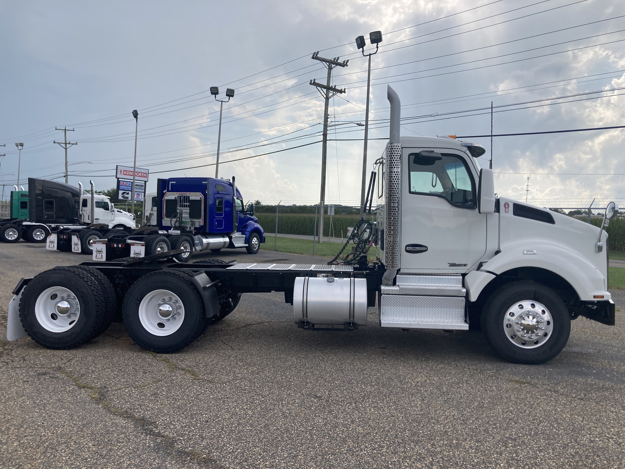 2020 Kenworth T880 2020 Kenworth T880 - image 4 of 6