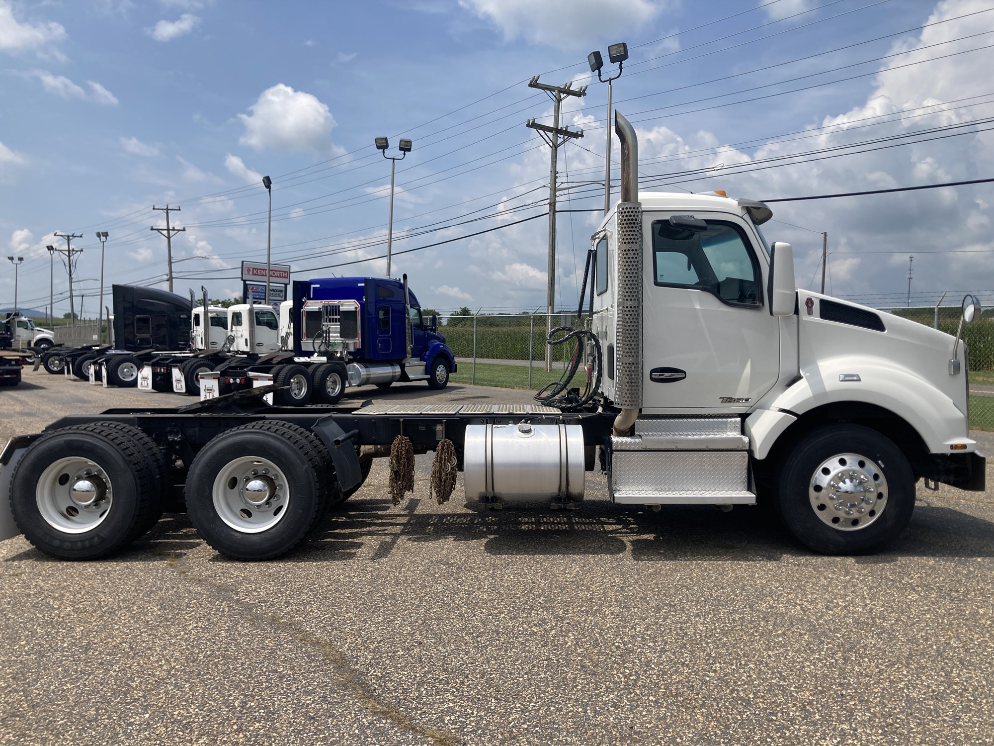 2020 Kenworth T880 2020 Kenworth T880 - image 4 of 6