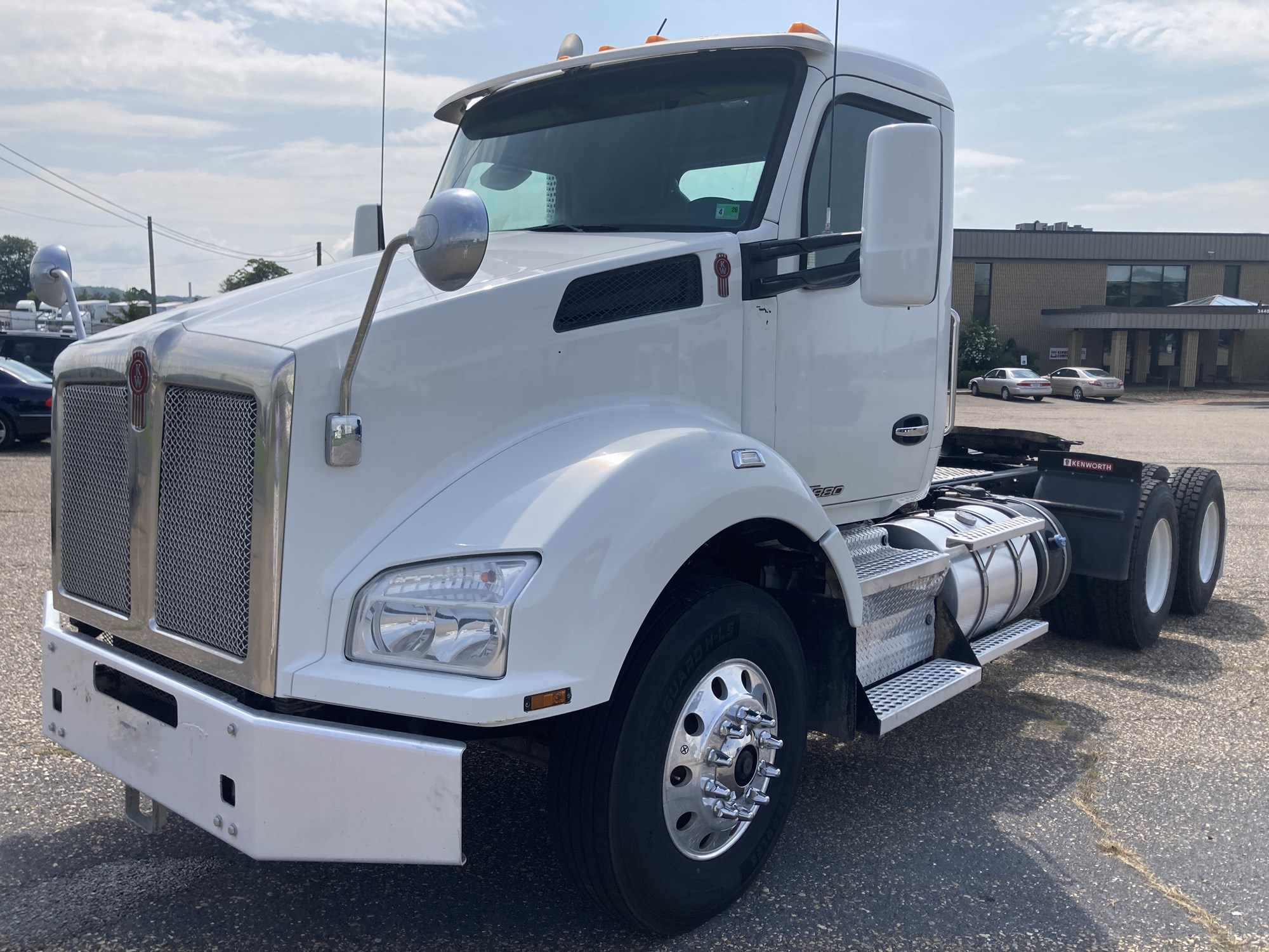2020 Kenworth T880 2020 Kenworth T880 - image 1 of 6