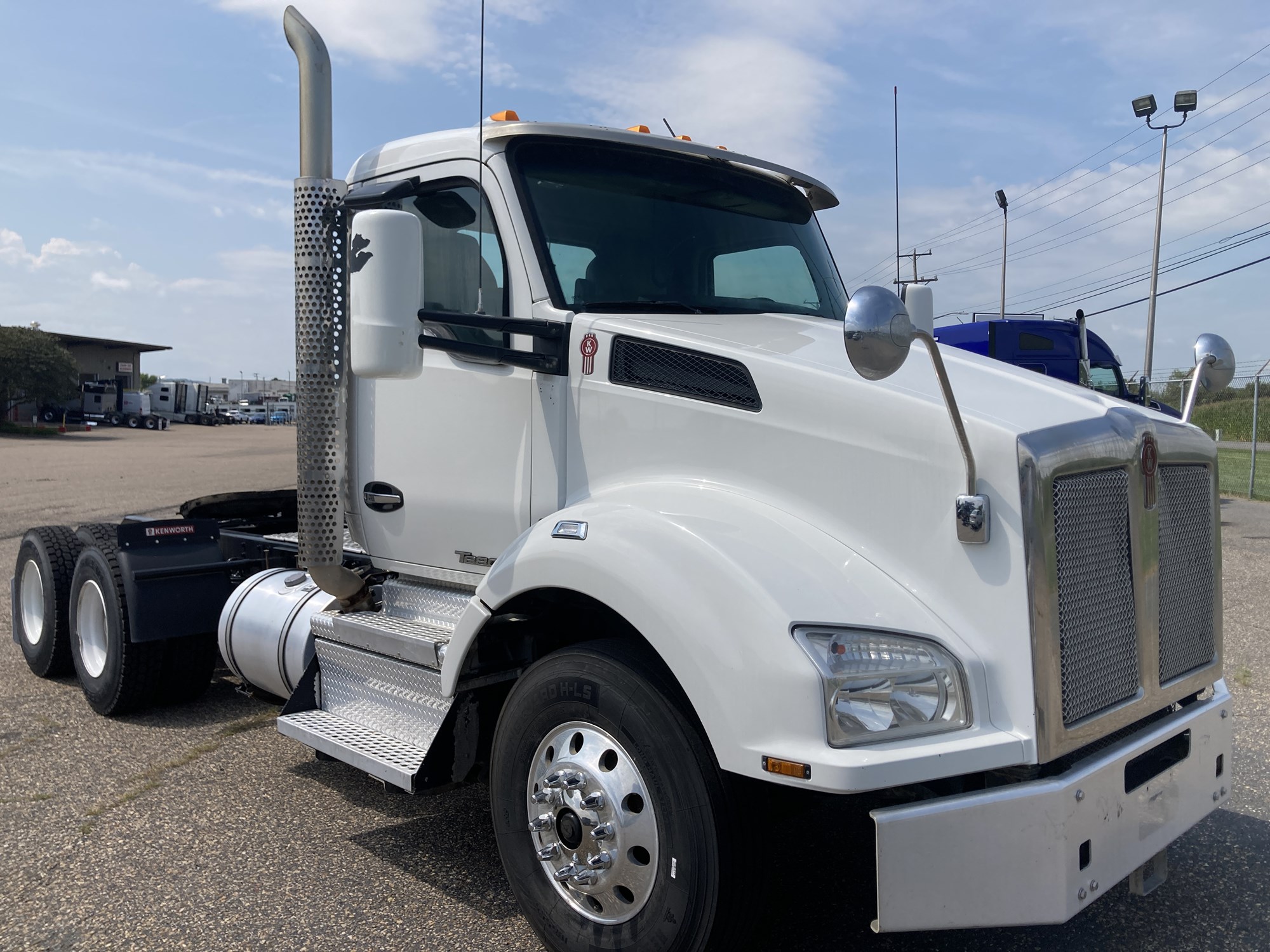 2020 Kenworth T880 2020 Kenworth T880 - image 3 of 6