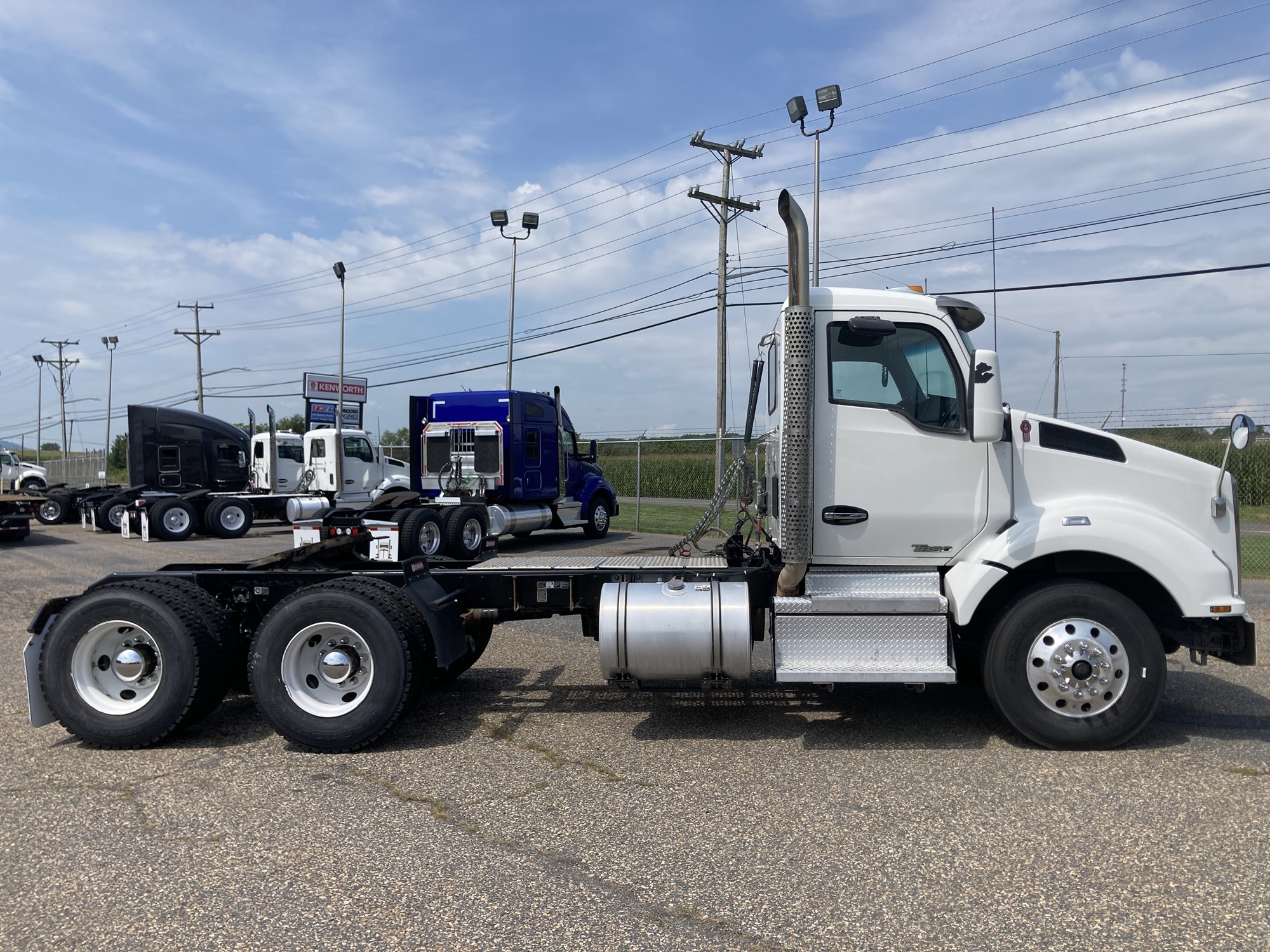 2020 Kenworth T880 2020 Kenworth T880 - image 4 of 6