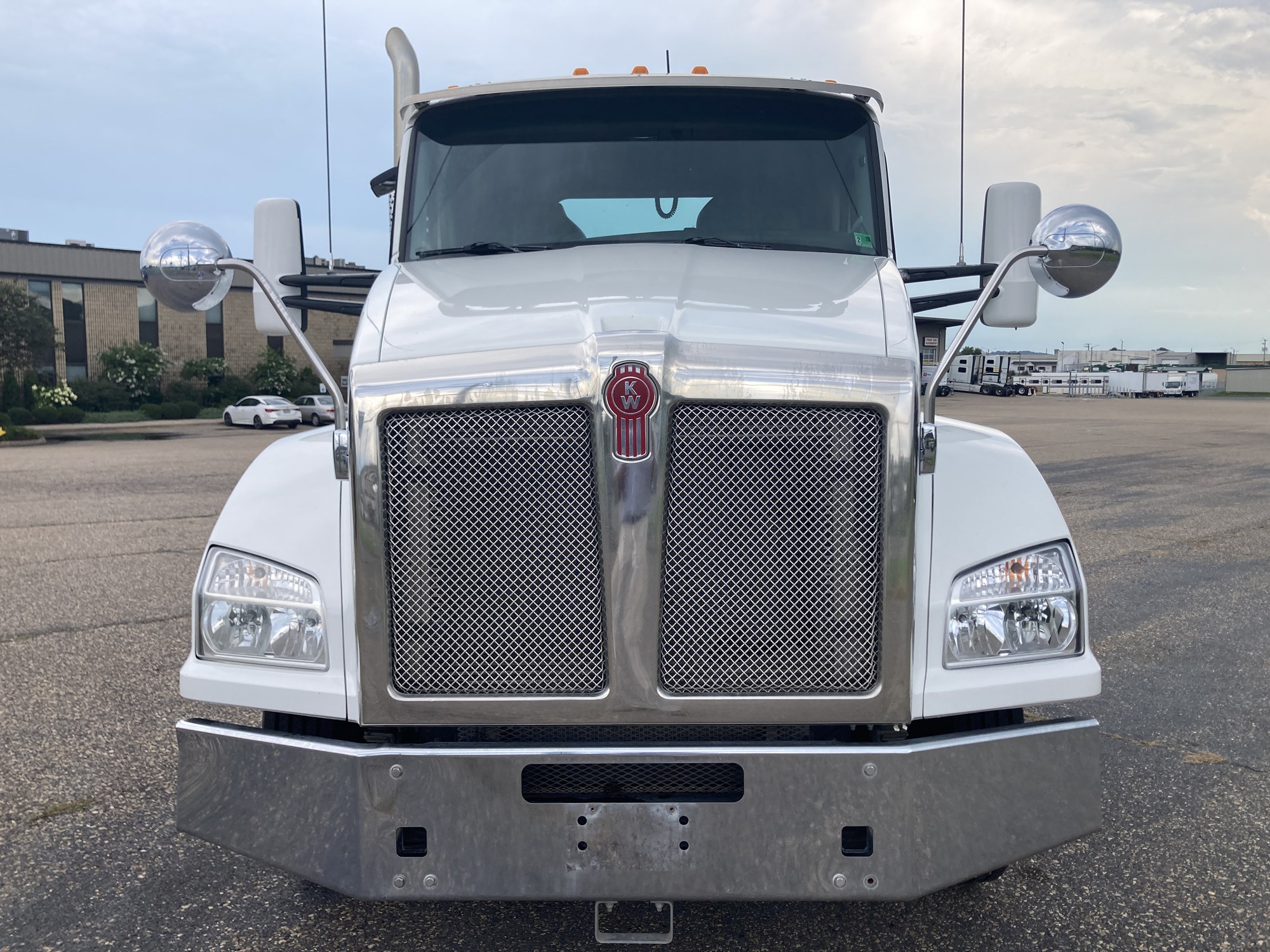 2020 Kenworth T880 2020 Kenworth T880 - image 2 of 6