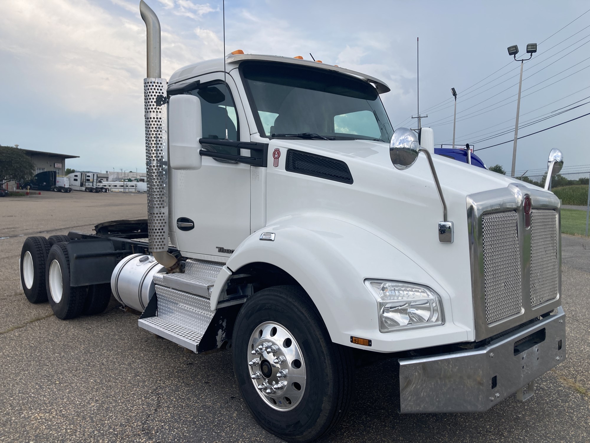 2020 Kenworth T880 2020 Kenworth T880 - image 3 of 6