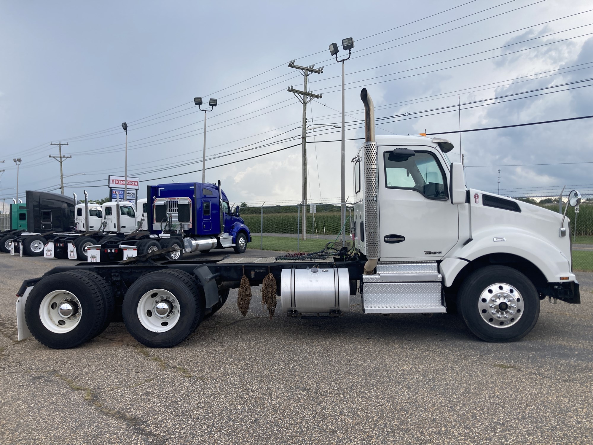 2020 Kenworth T880 2020 Kenworth T880 - image 4 of 6