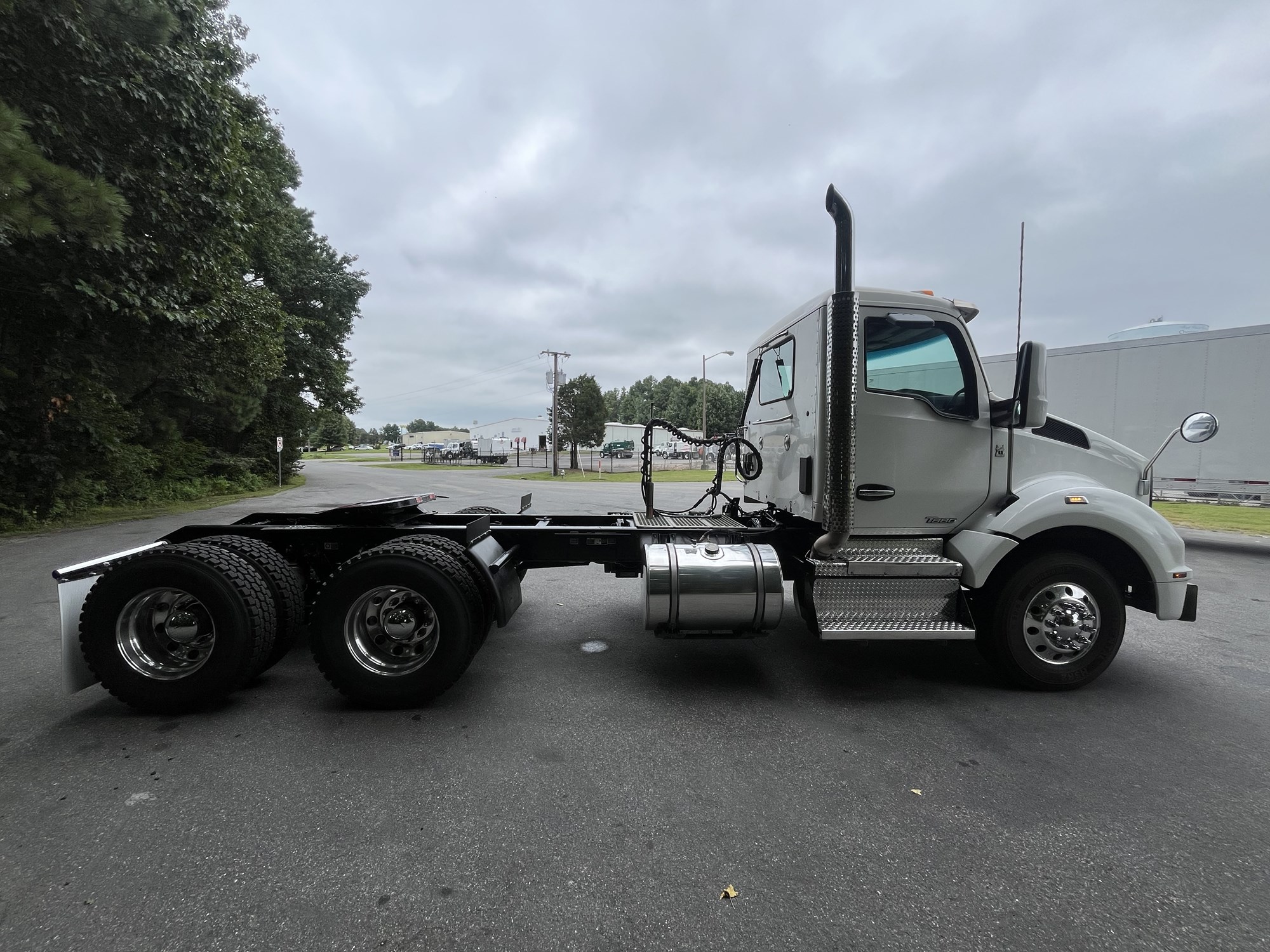 2020 Kenworth T880 - image 4 of 6