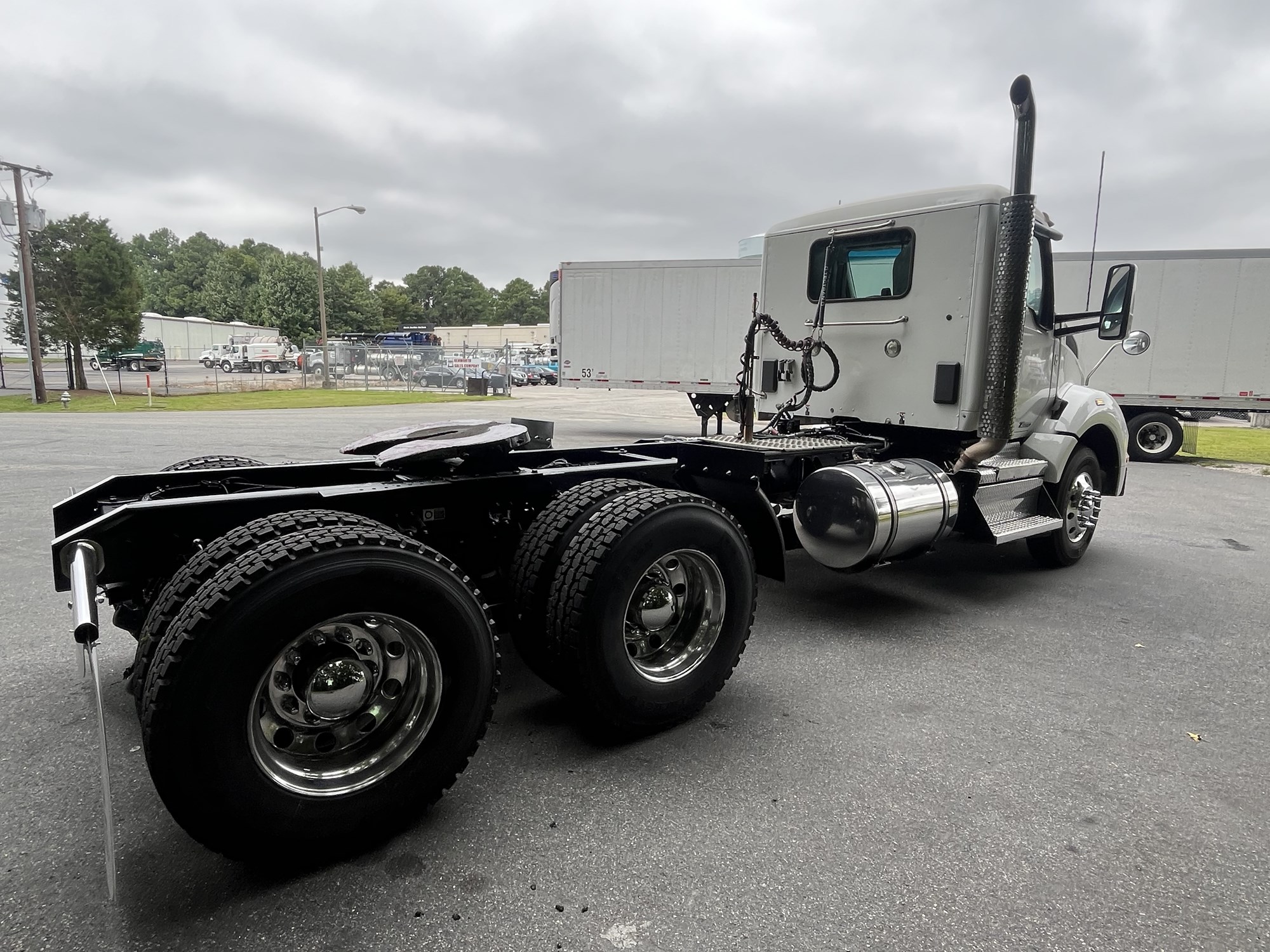2020 Kenworth T880 - image 5 of 6