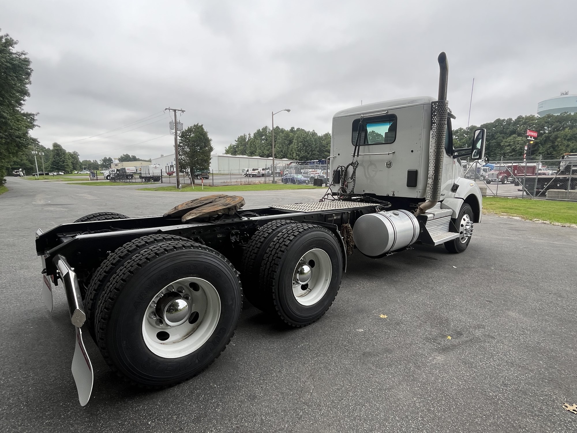 2020 Kenworth T880 - image 4 of 6