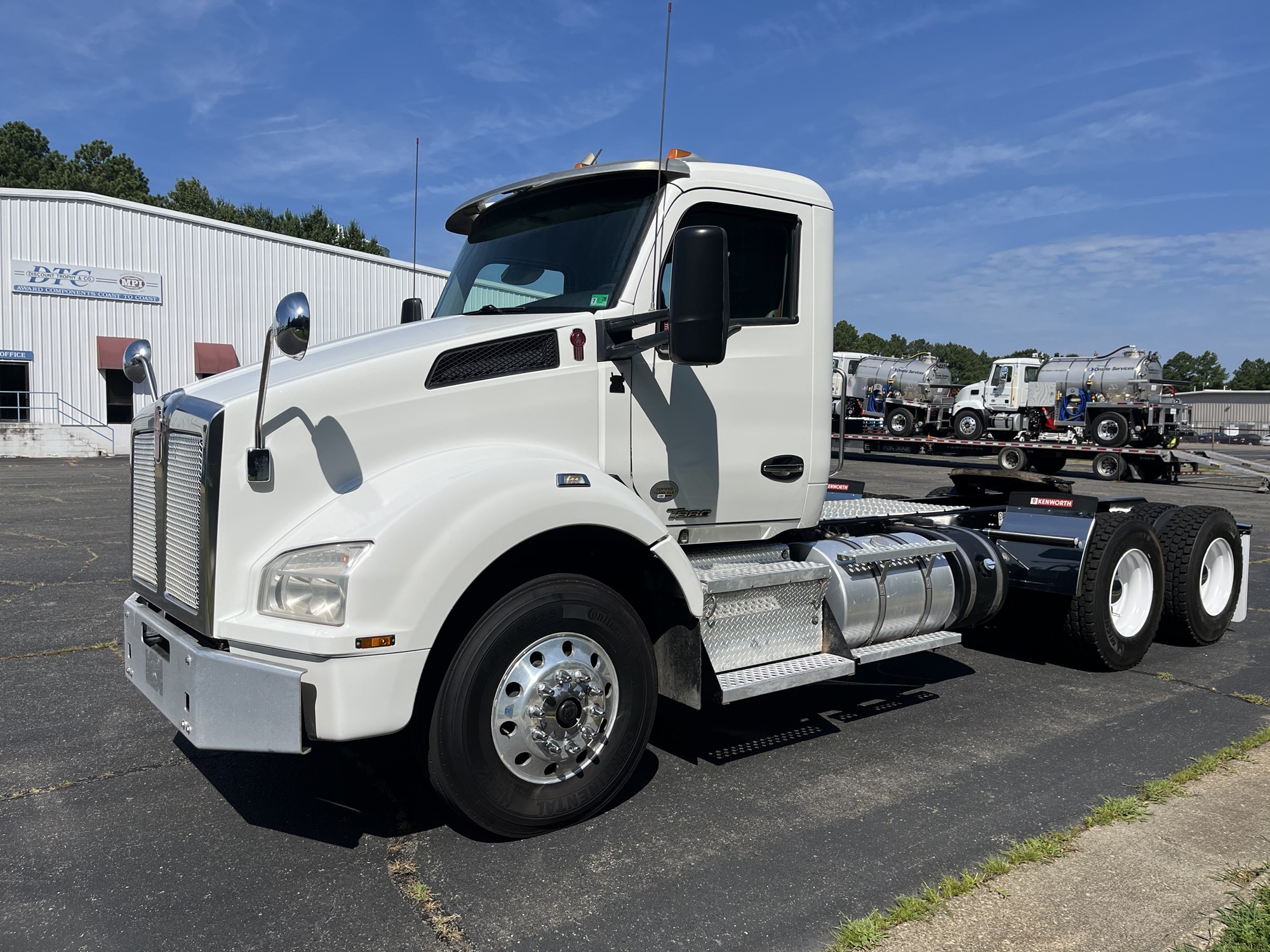 2020 Kenworth T880 - image 1 of 6