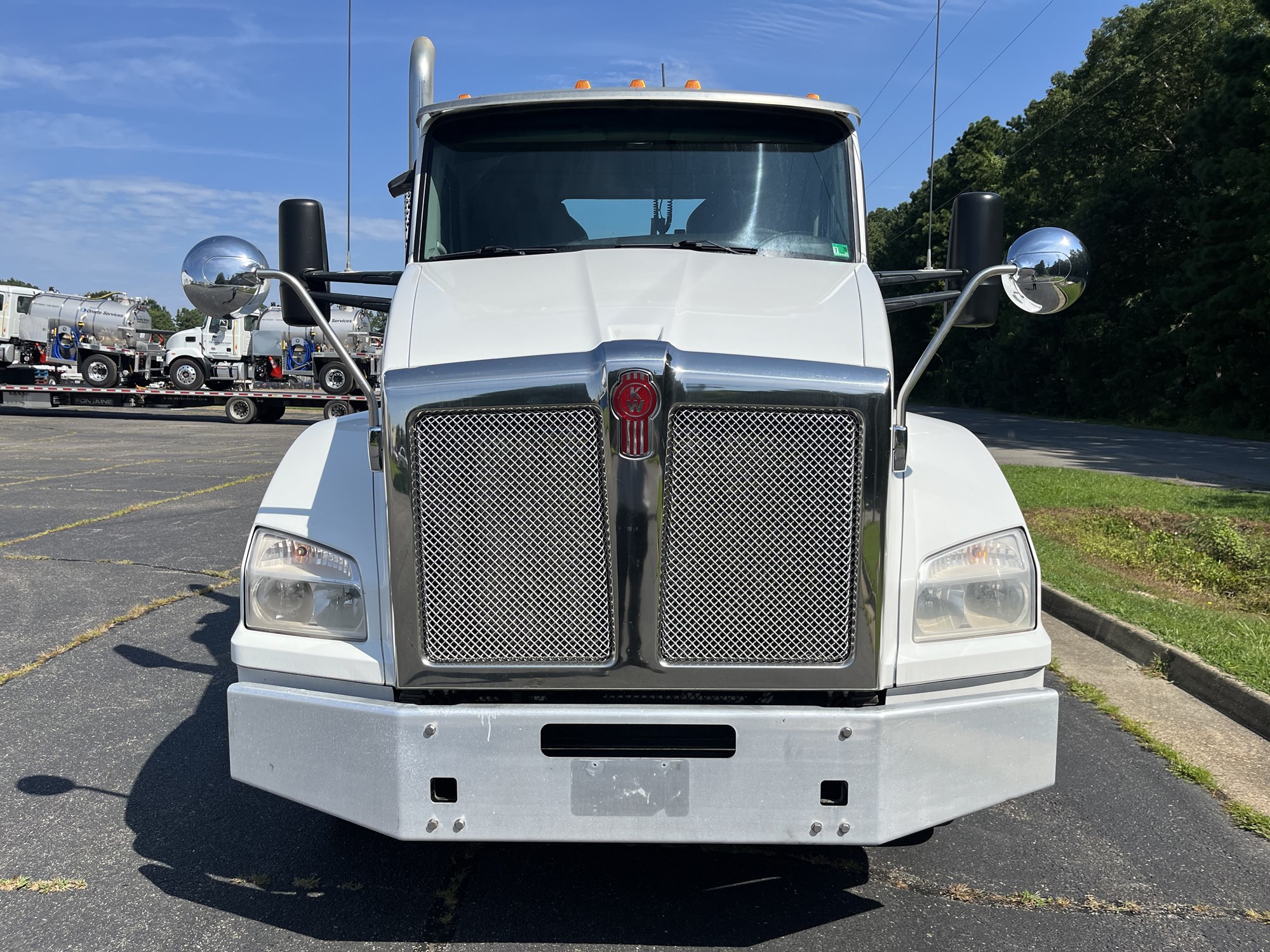2020 Kenworth T880 - image 2 of 6
