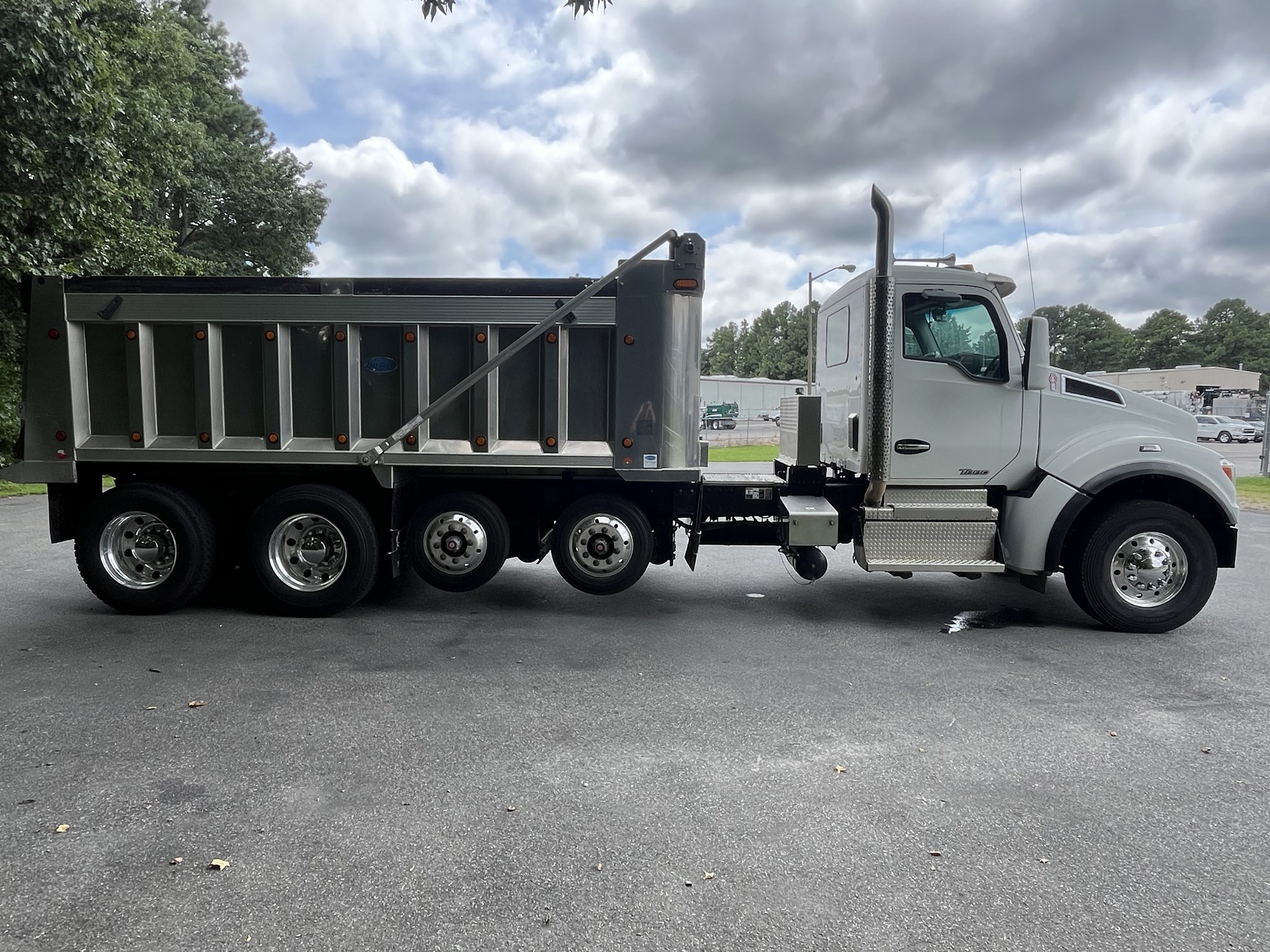 2020 Kenworth T880 - image 4 of 6