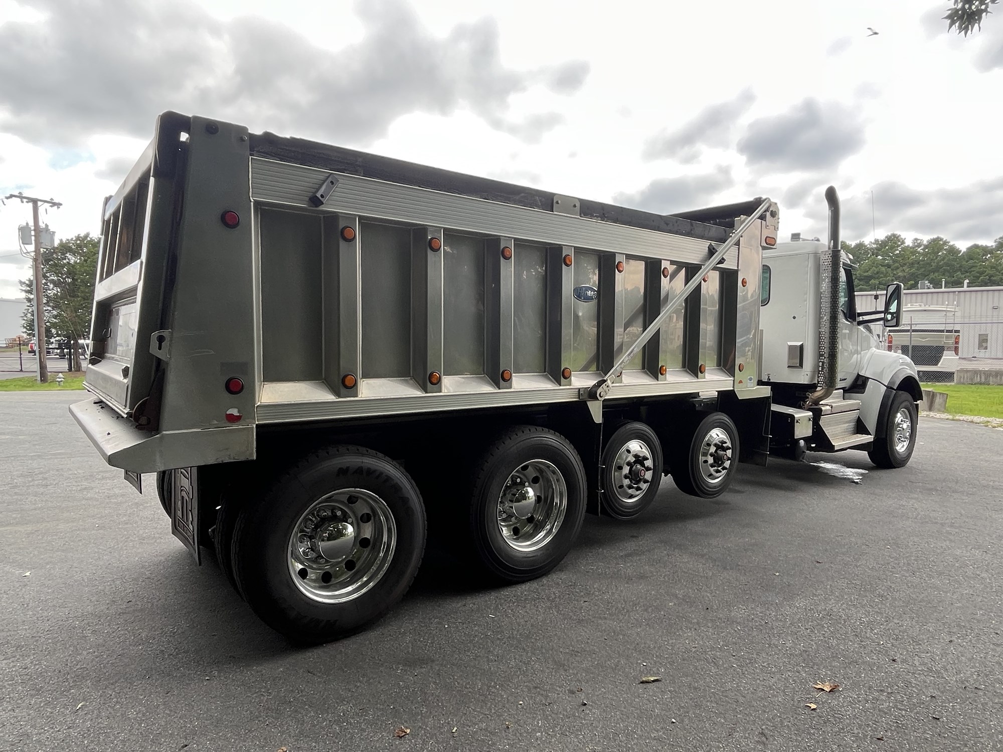 2020 Kenworth T880 - image 5 of 6
