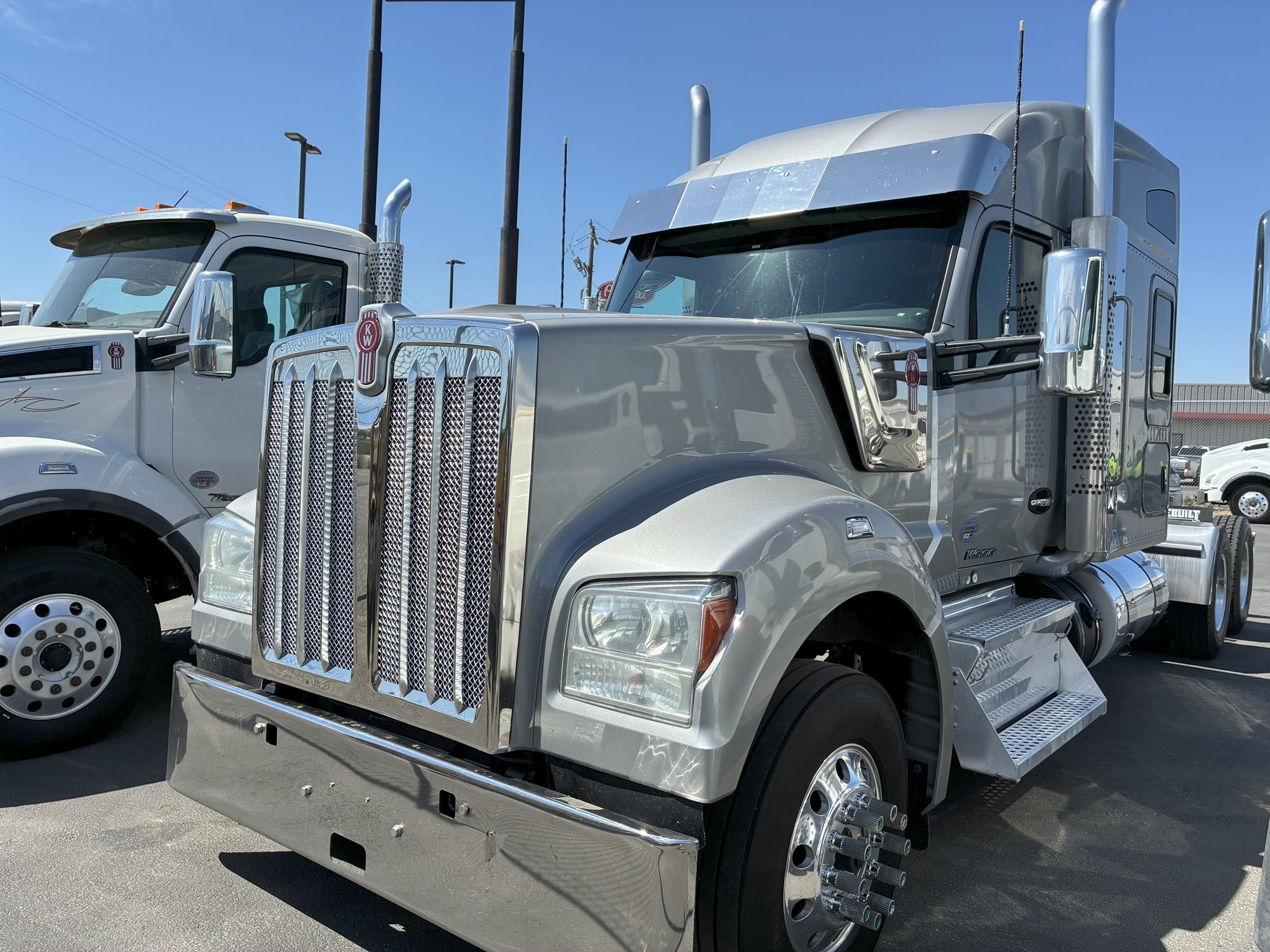 2020 Kenworth W990 - image 1 of 6