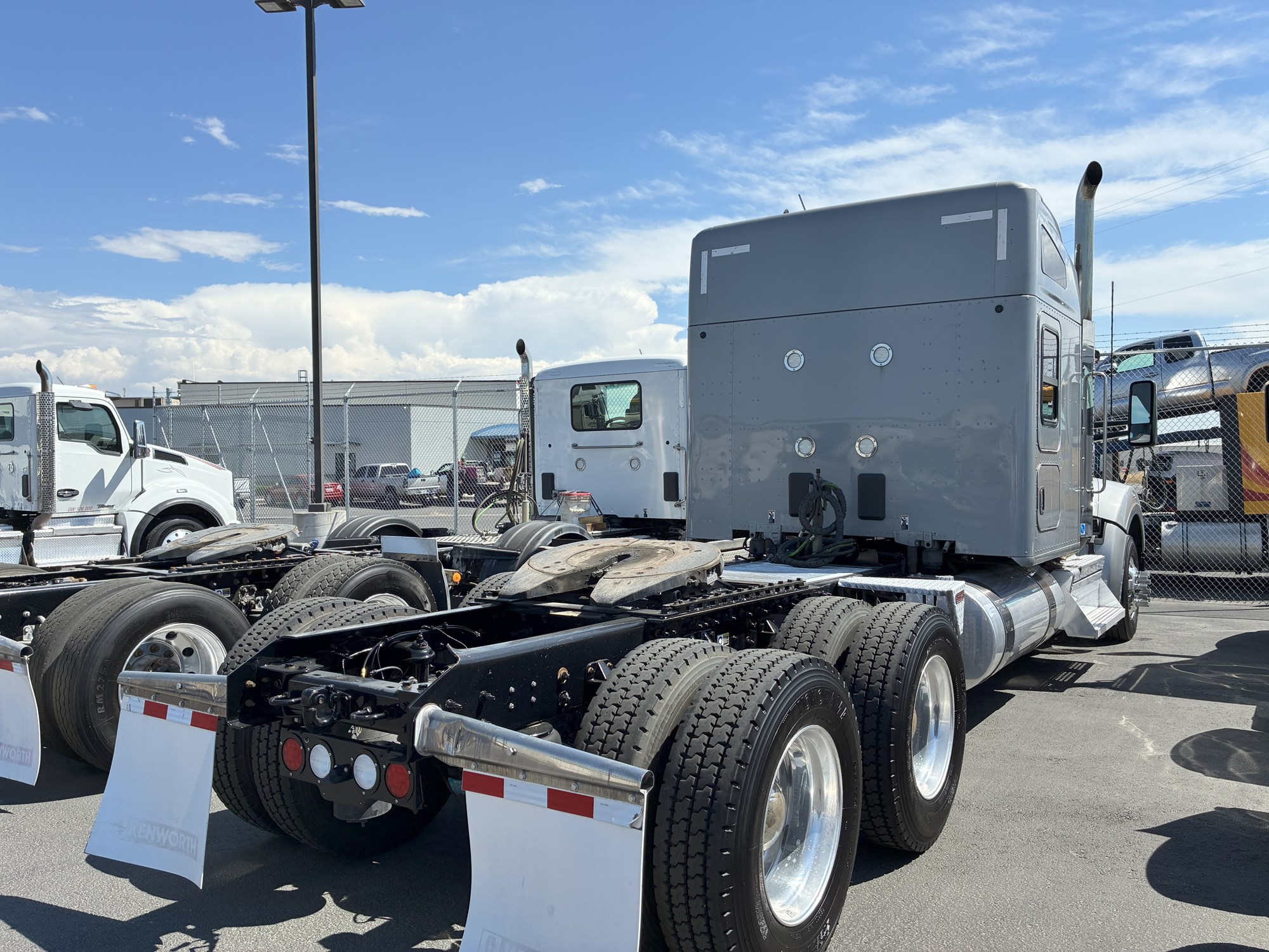 2020 Kenworth W990 - image 5 of 6