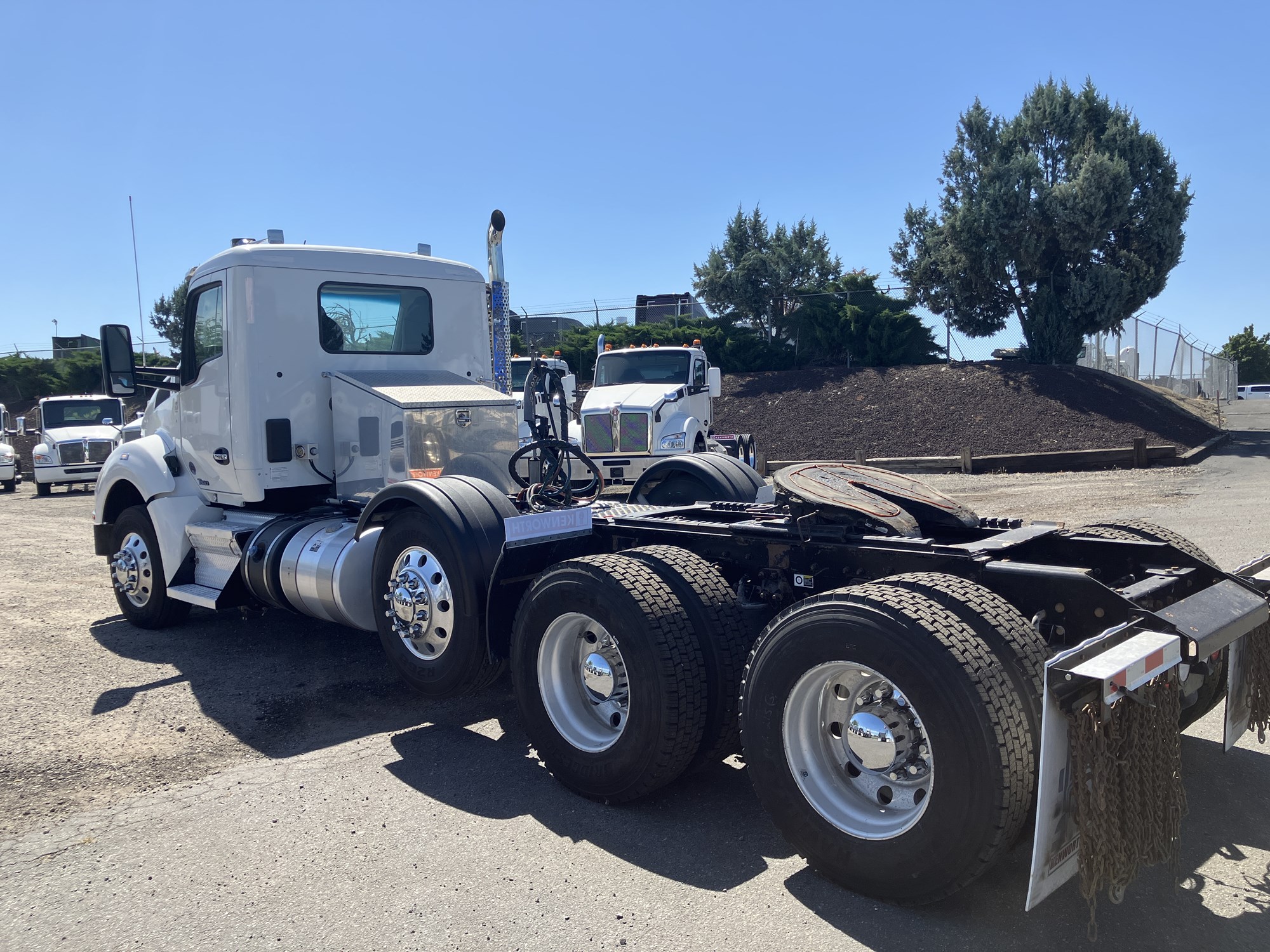 2020 Kenworth T880 - image 3 of 6