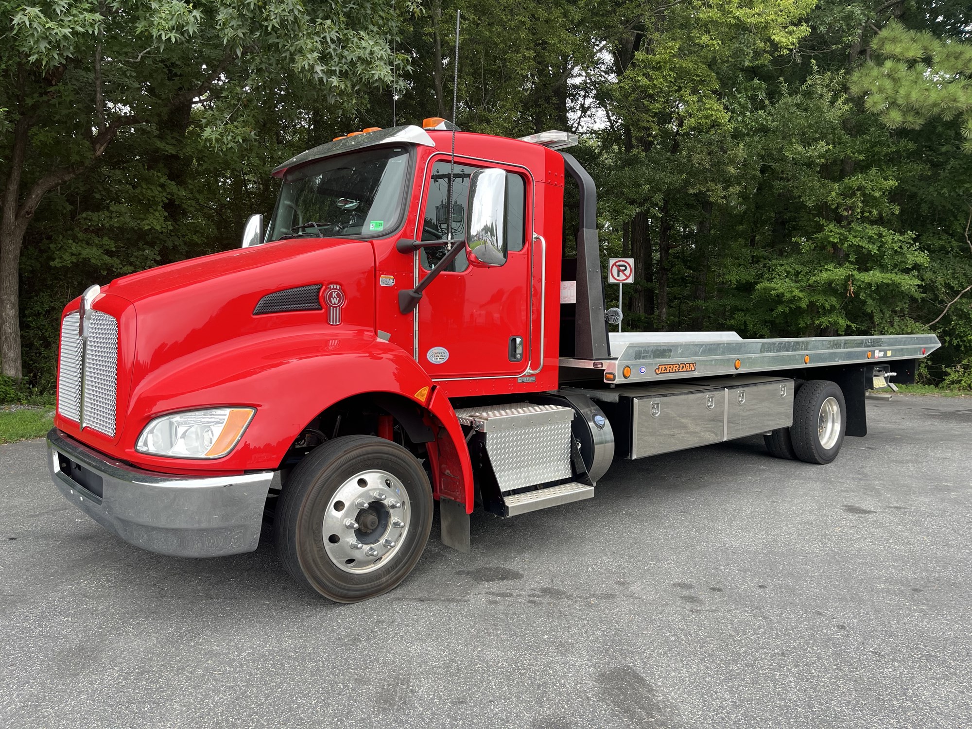 2020 Kenworth T270 - image 1 of 6