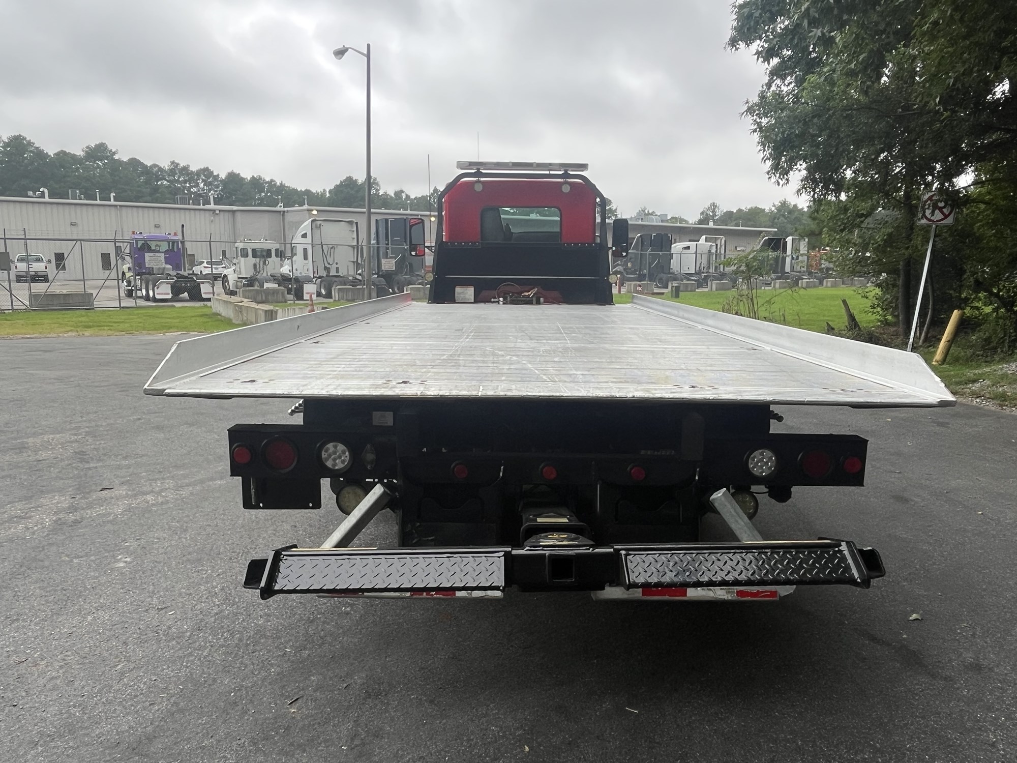 2020 Kenworth T270 - image 4 of 6