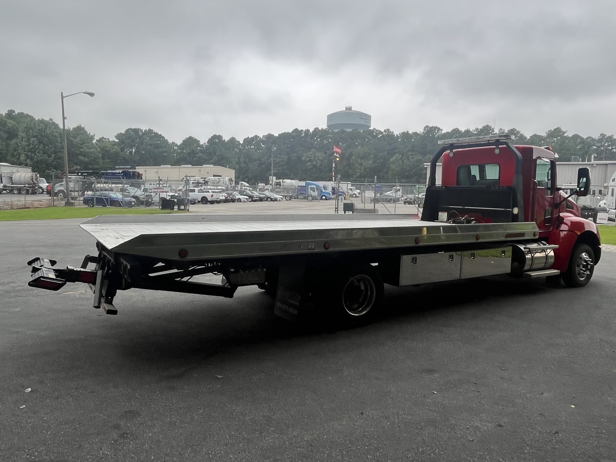 2020 Kenworth T270 - image 5 of 6