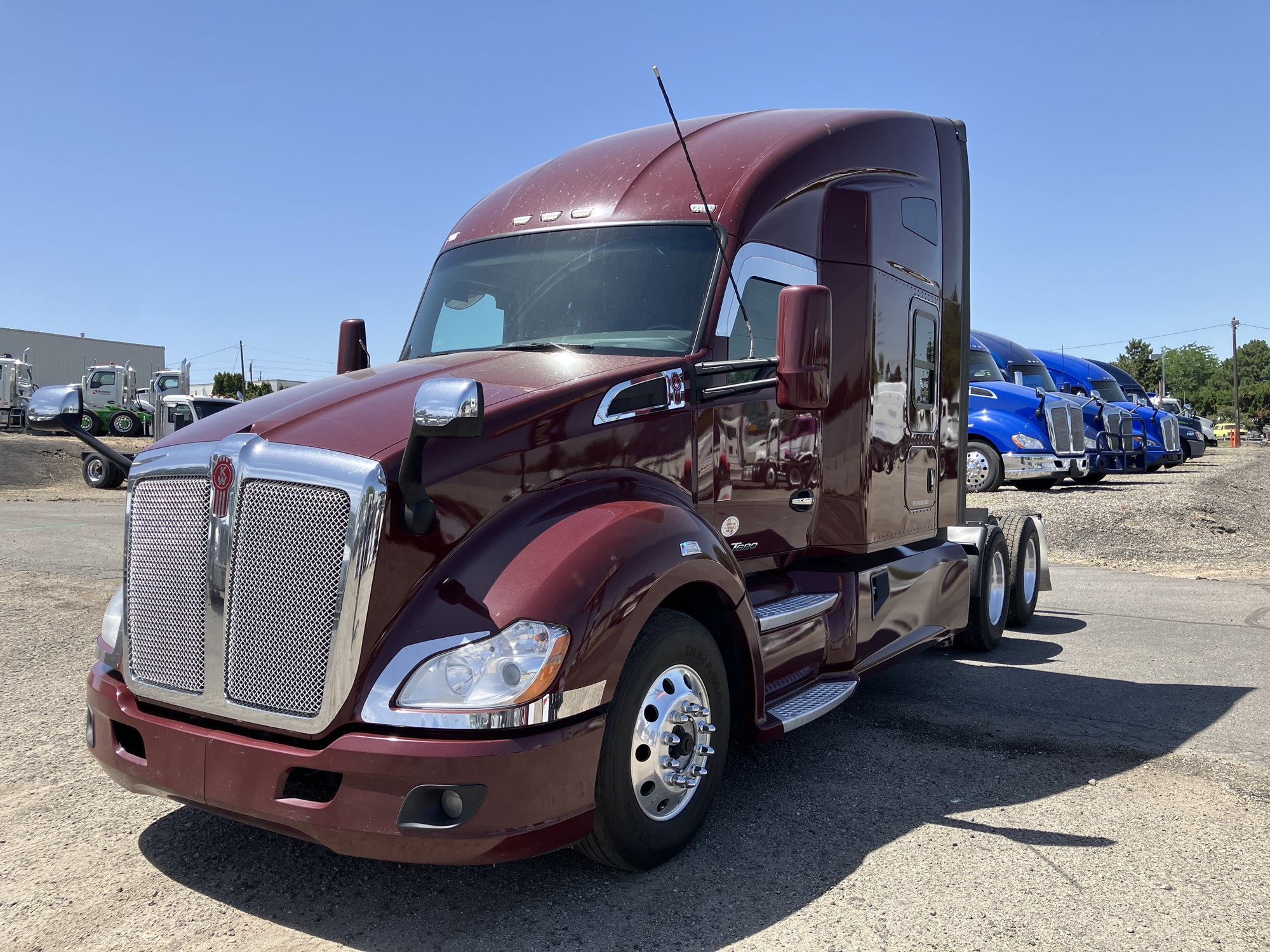 2021 Kenworth T680 - image 1 of 6