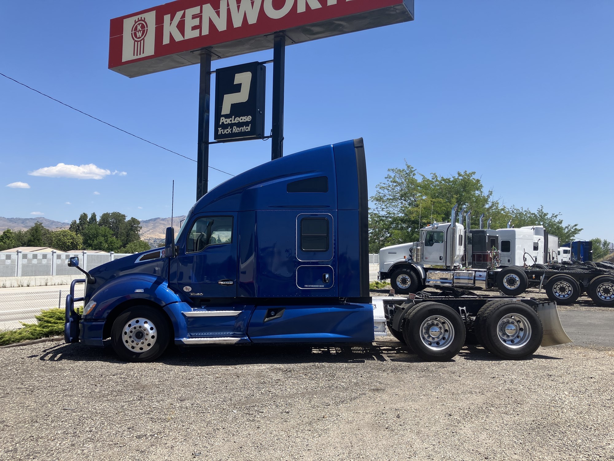 2021 Kenworth T680 - image 2 of 6