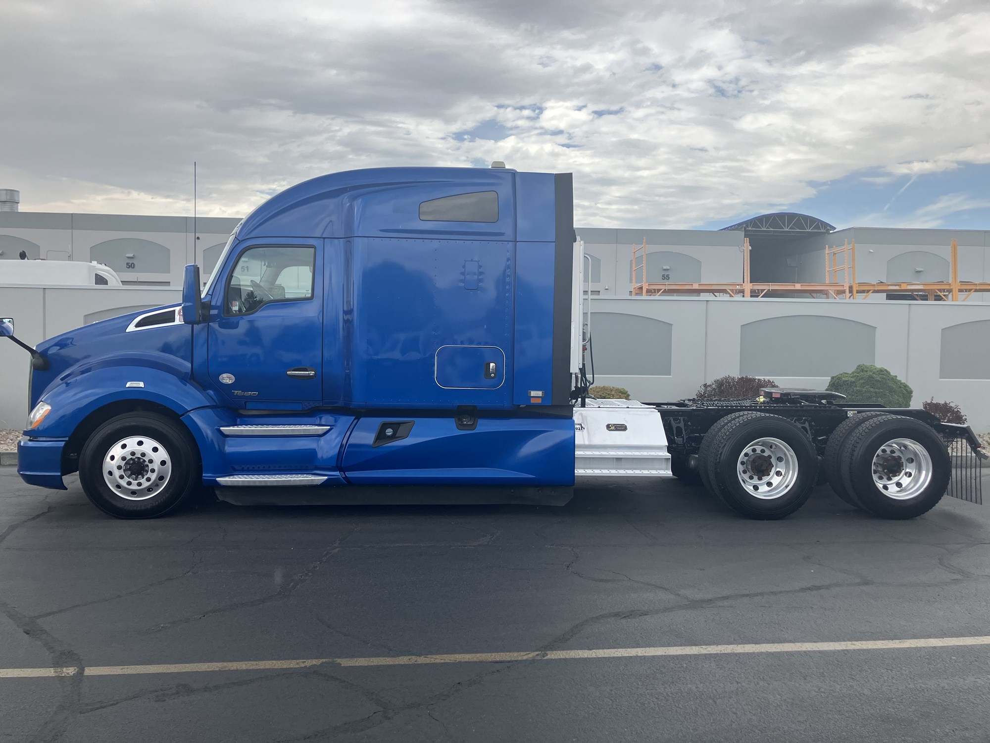 2021 Kenworth T680 - image 1 of 6