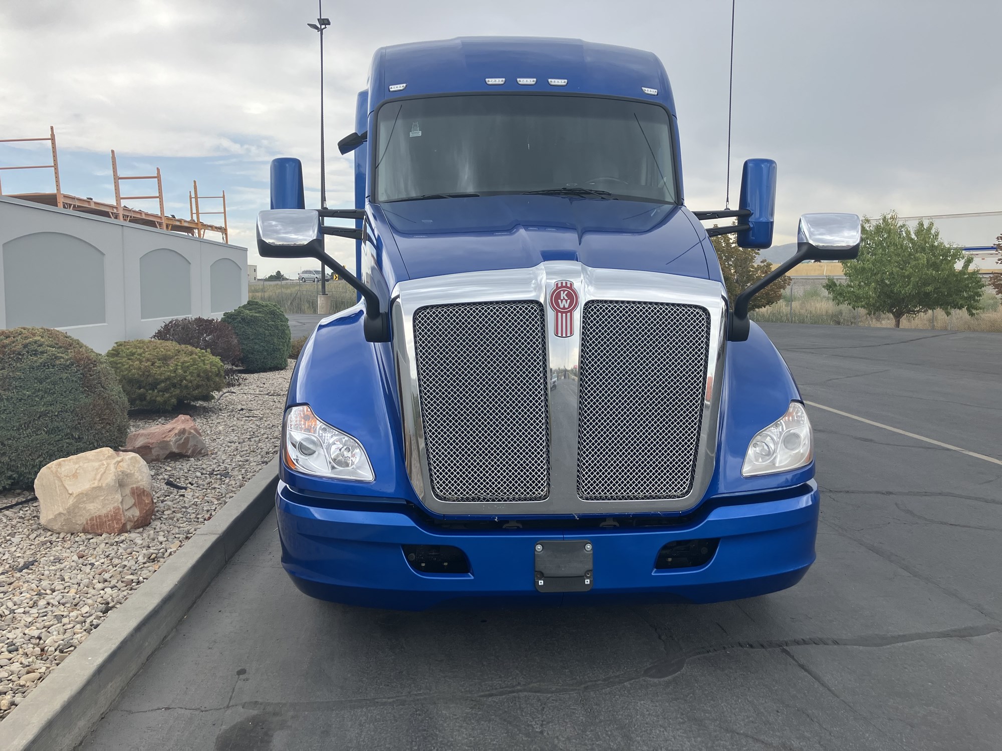 2021 Kenworth T680 - image 3 of 6