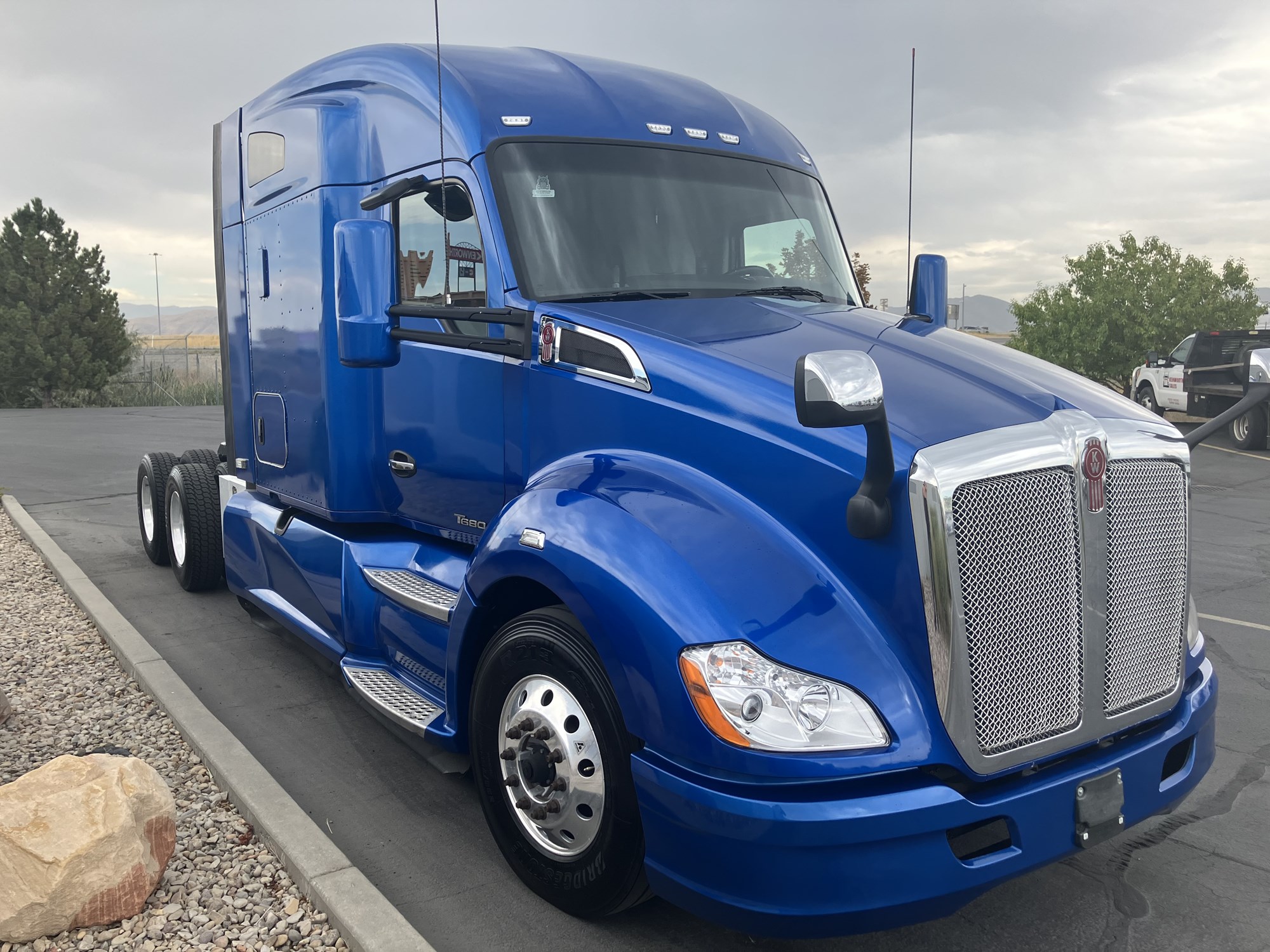 2021 Kenworth T680 - image 4 of 6