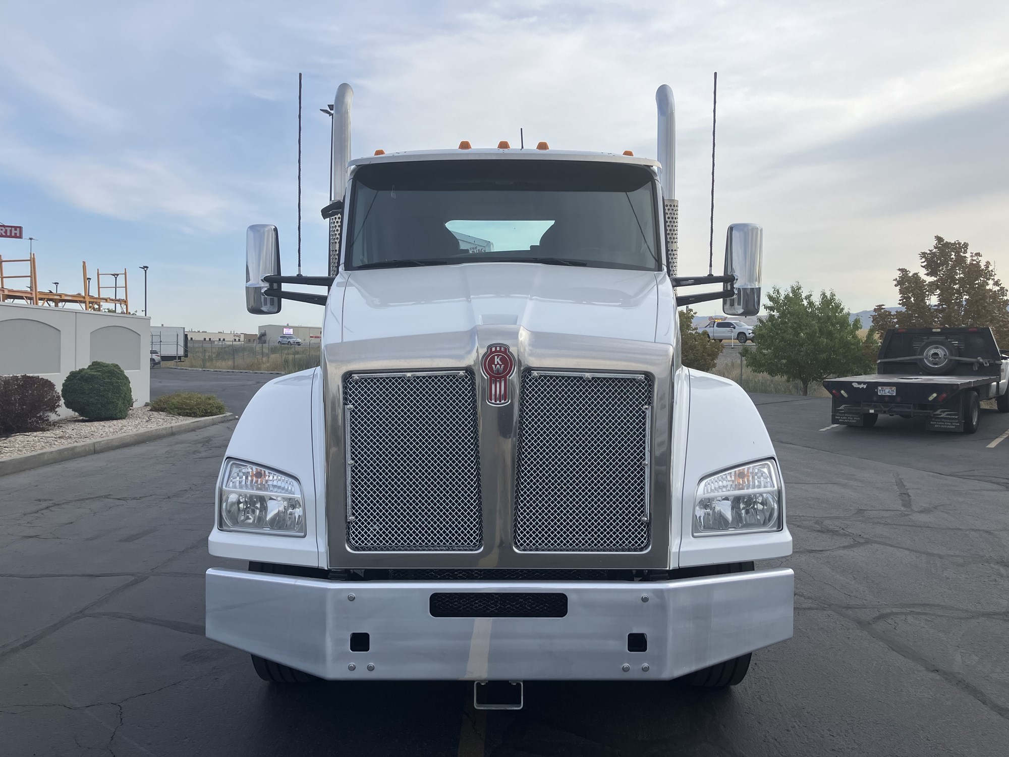 2021 Kenworth T880 - image 3 of 6