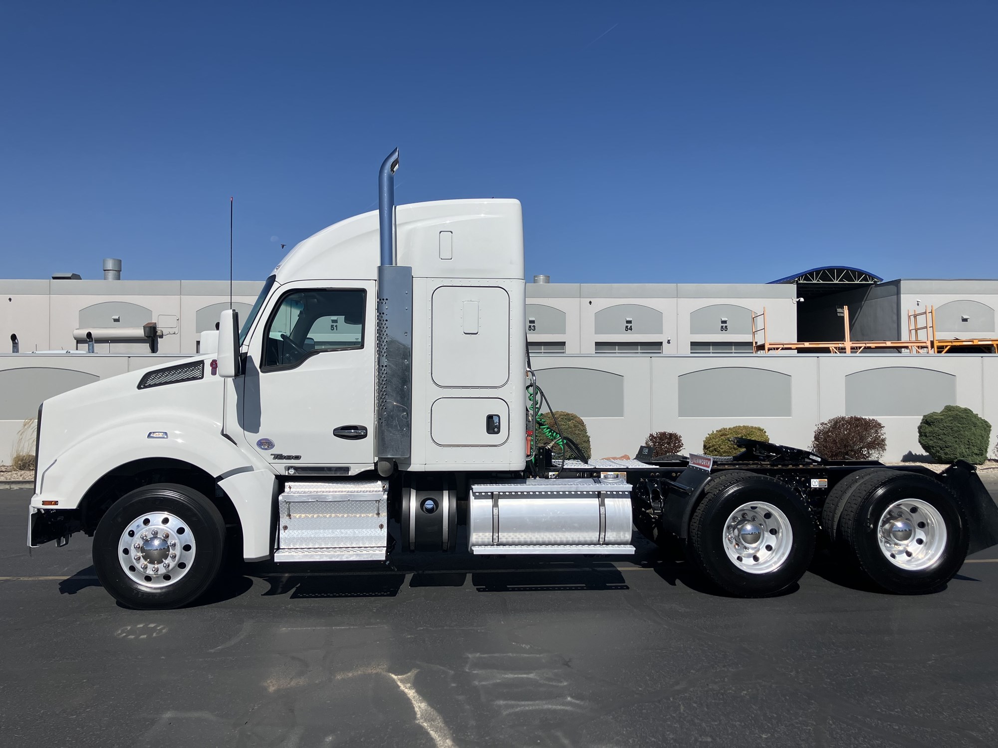 2021 Kenworth T880 - image 1 of 6
