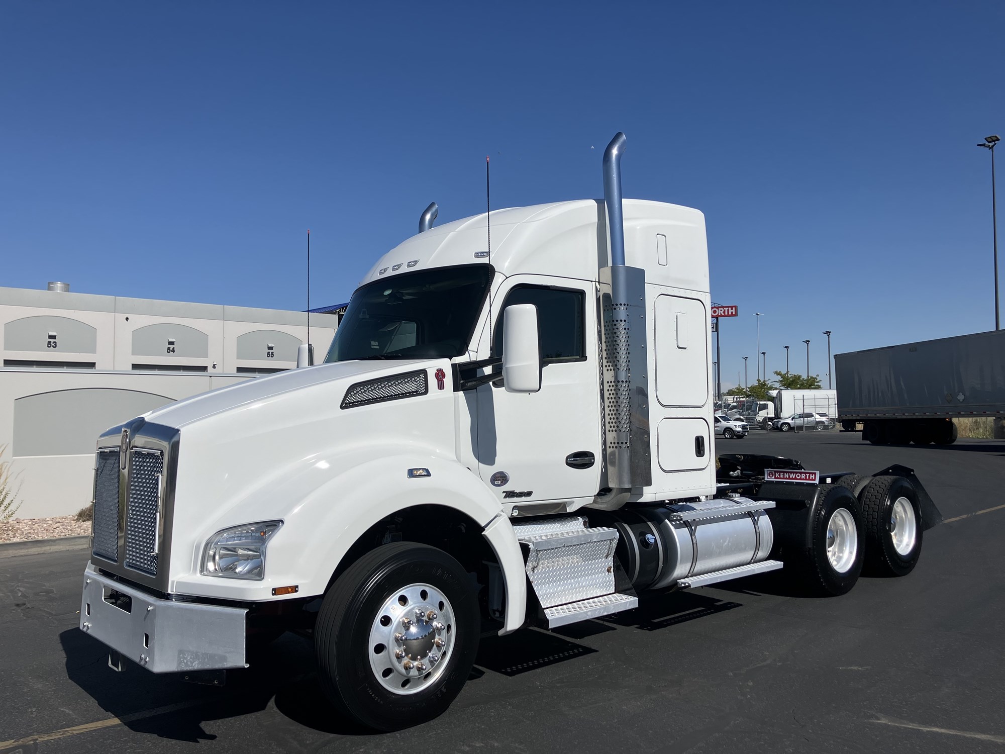 2021 Kenworth T880 - image 2 of 6