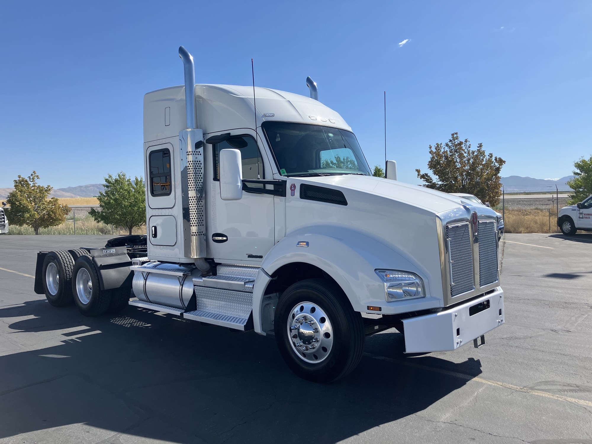 2021 Kenworth T880 - image 4 of 6