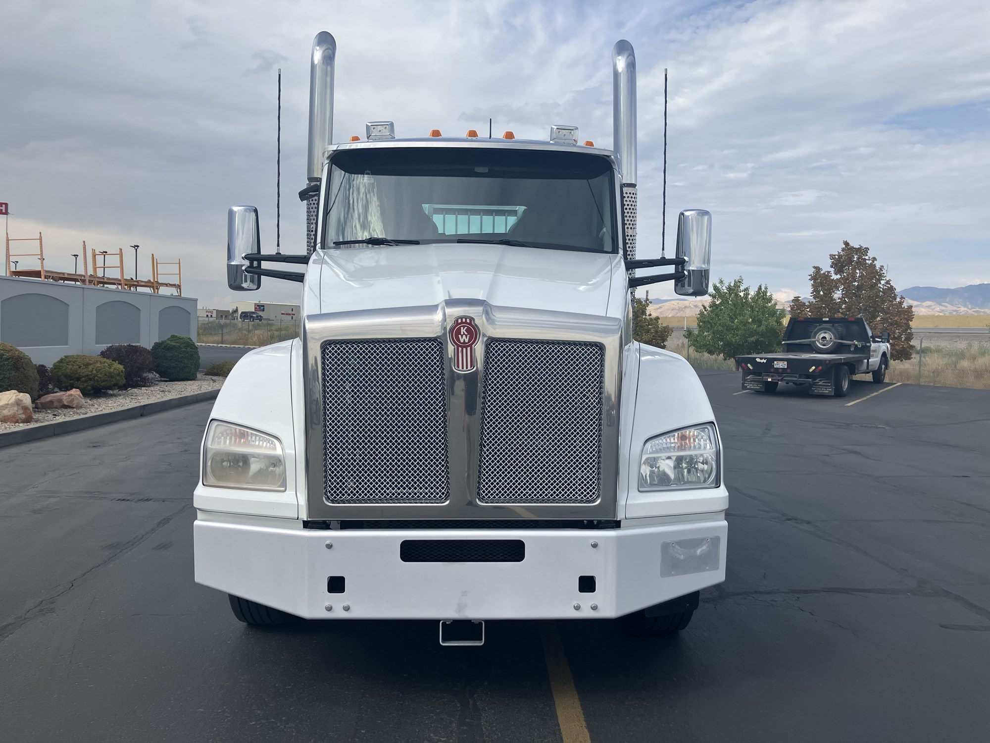 2021 Kenworth T880 - image 3 of 6
