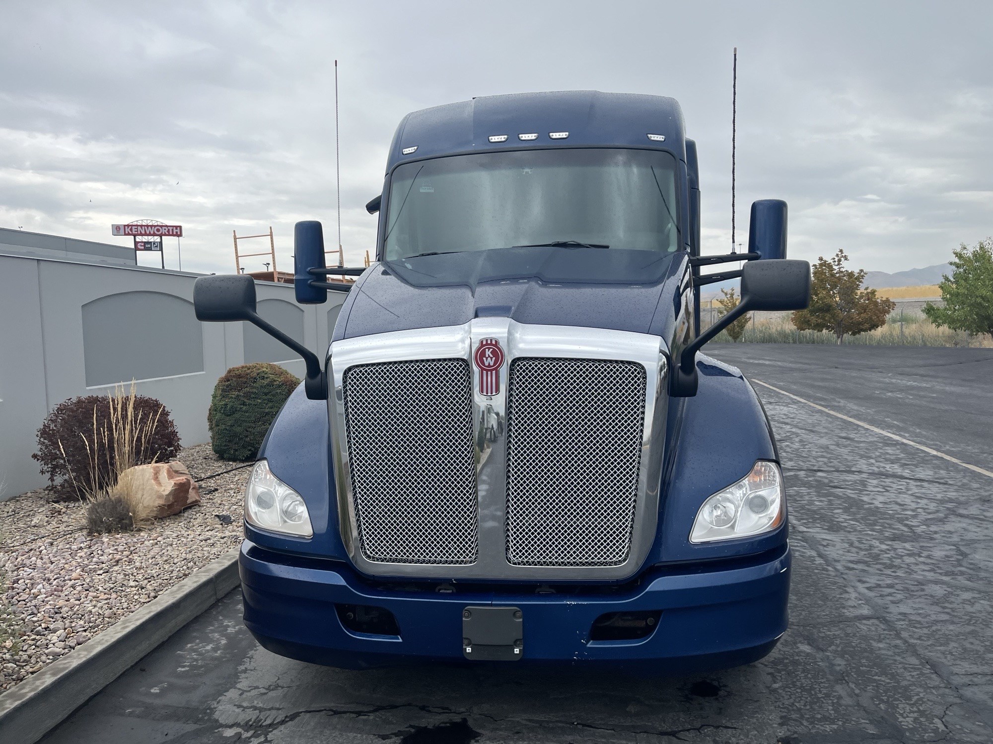 2021 Kenworth T680 - image 2 of 6