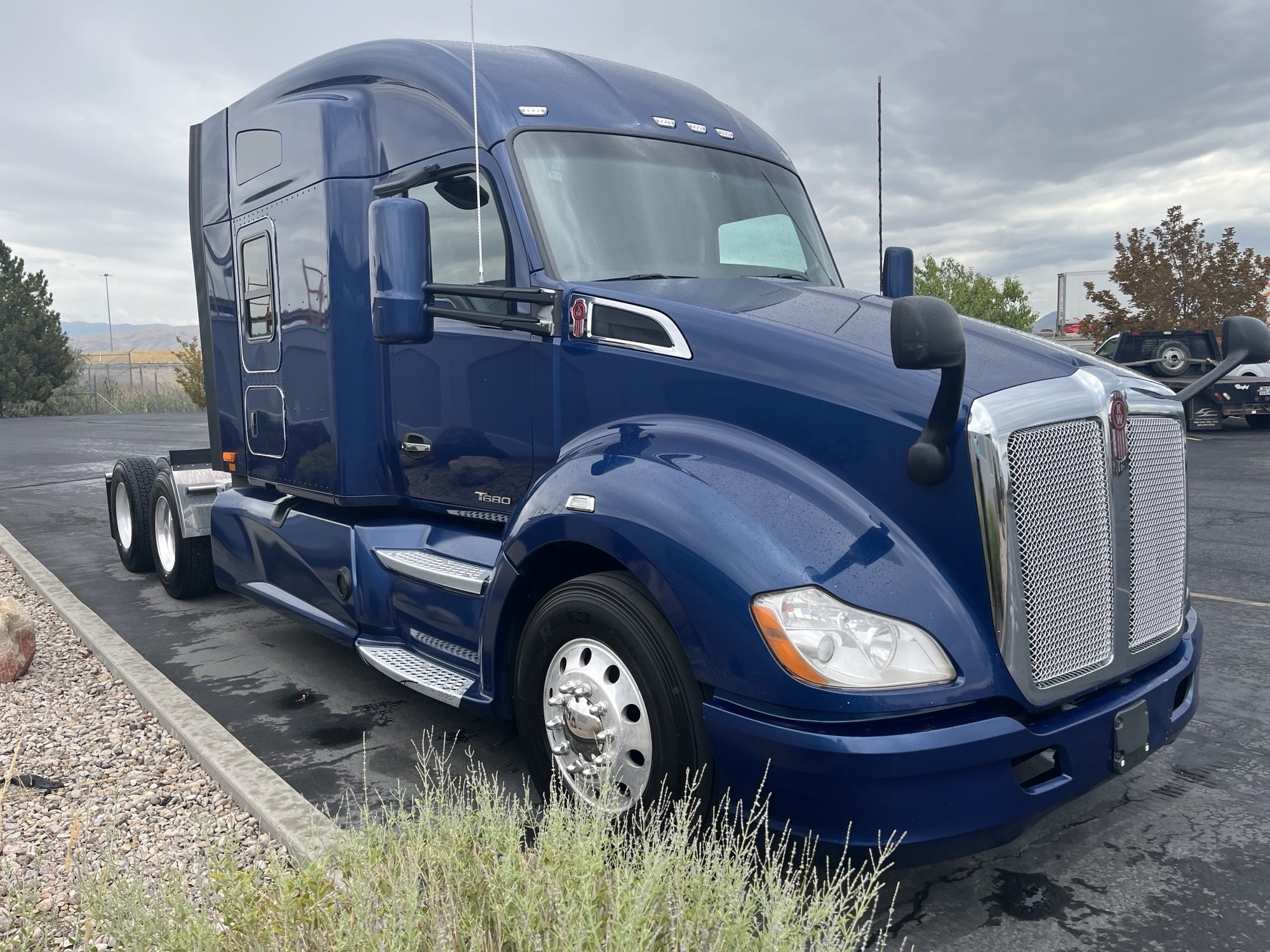 2021 Kenworth T680 - image 3 of 6