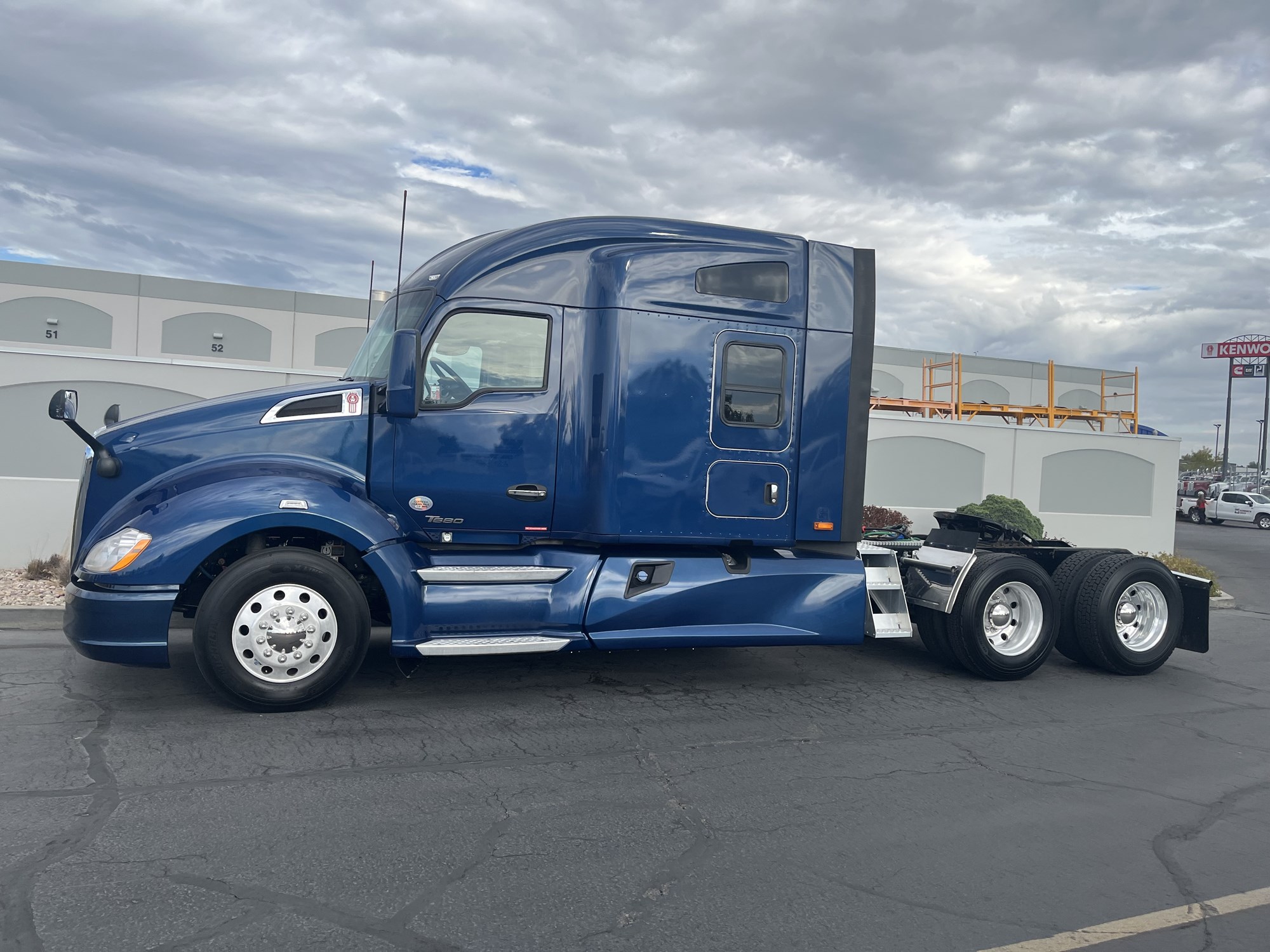 2021 Kenworth T680 - image 1 of 6