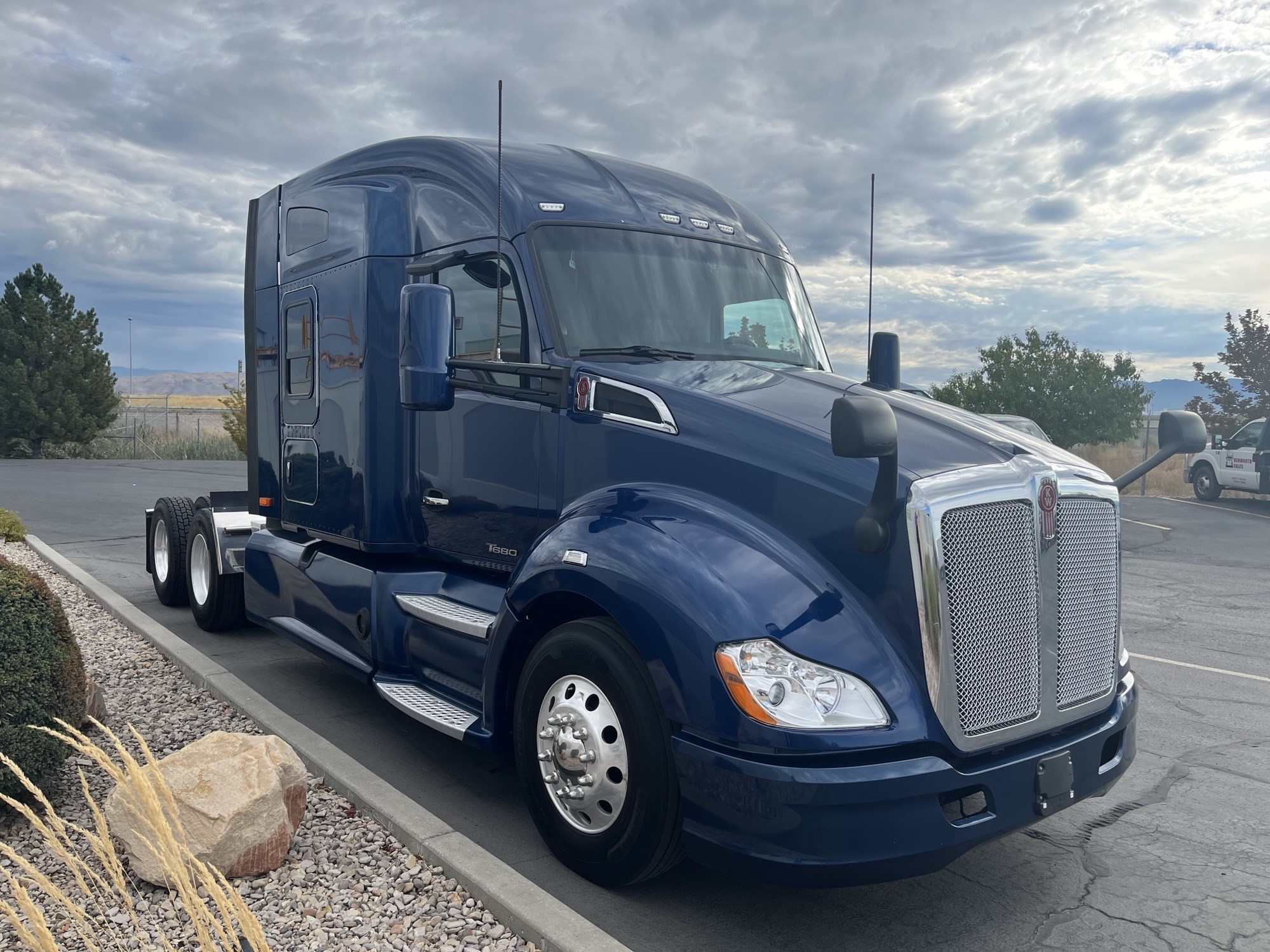 2021 Kenworth T680 - image 4 of 6