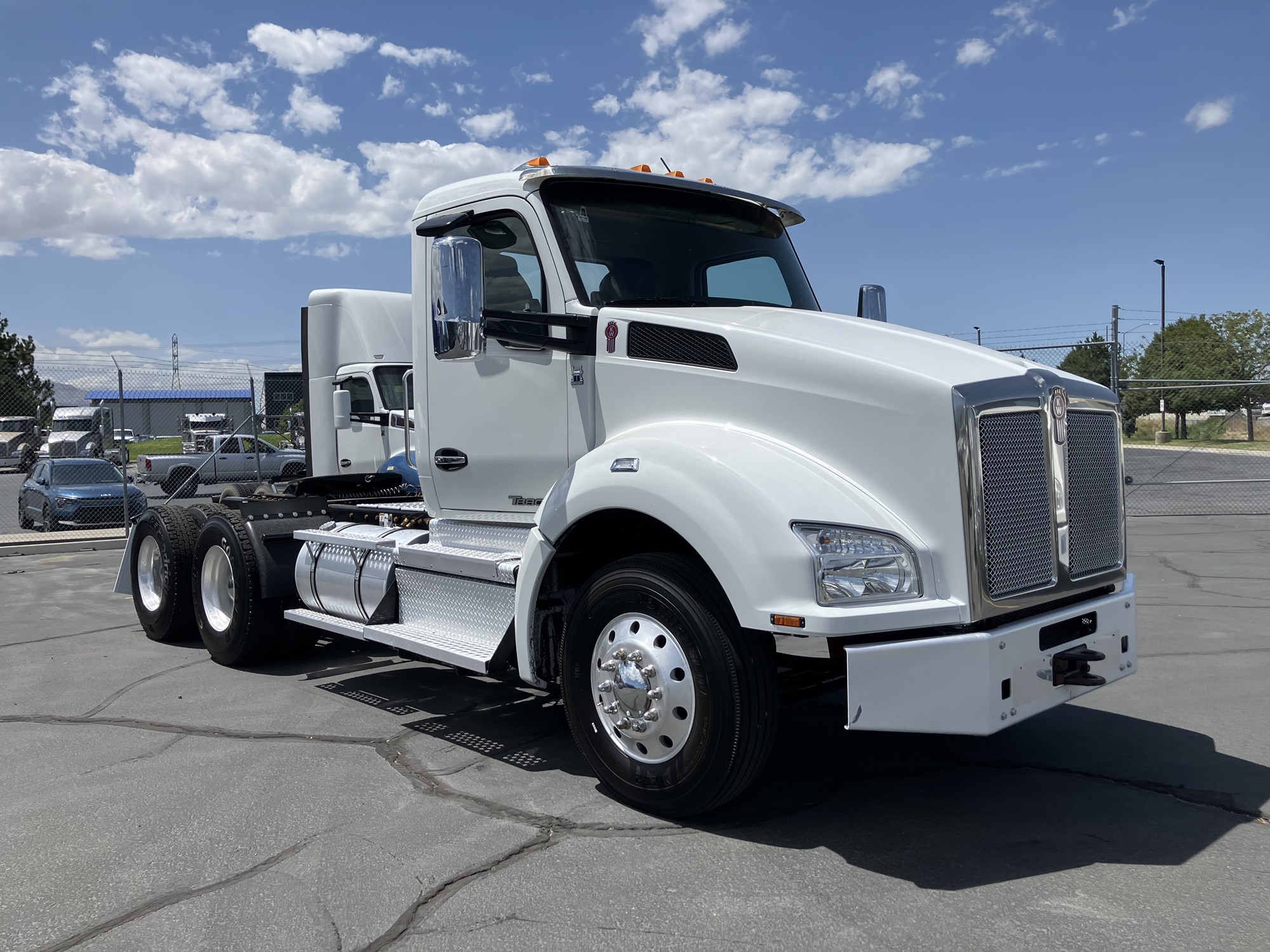 2021 Kenworth T880 - image 4 of 6