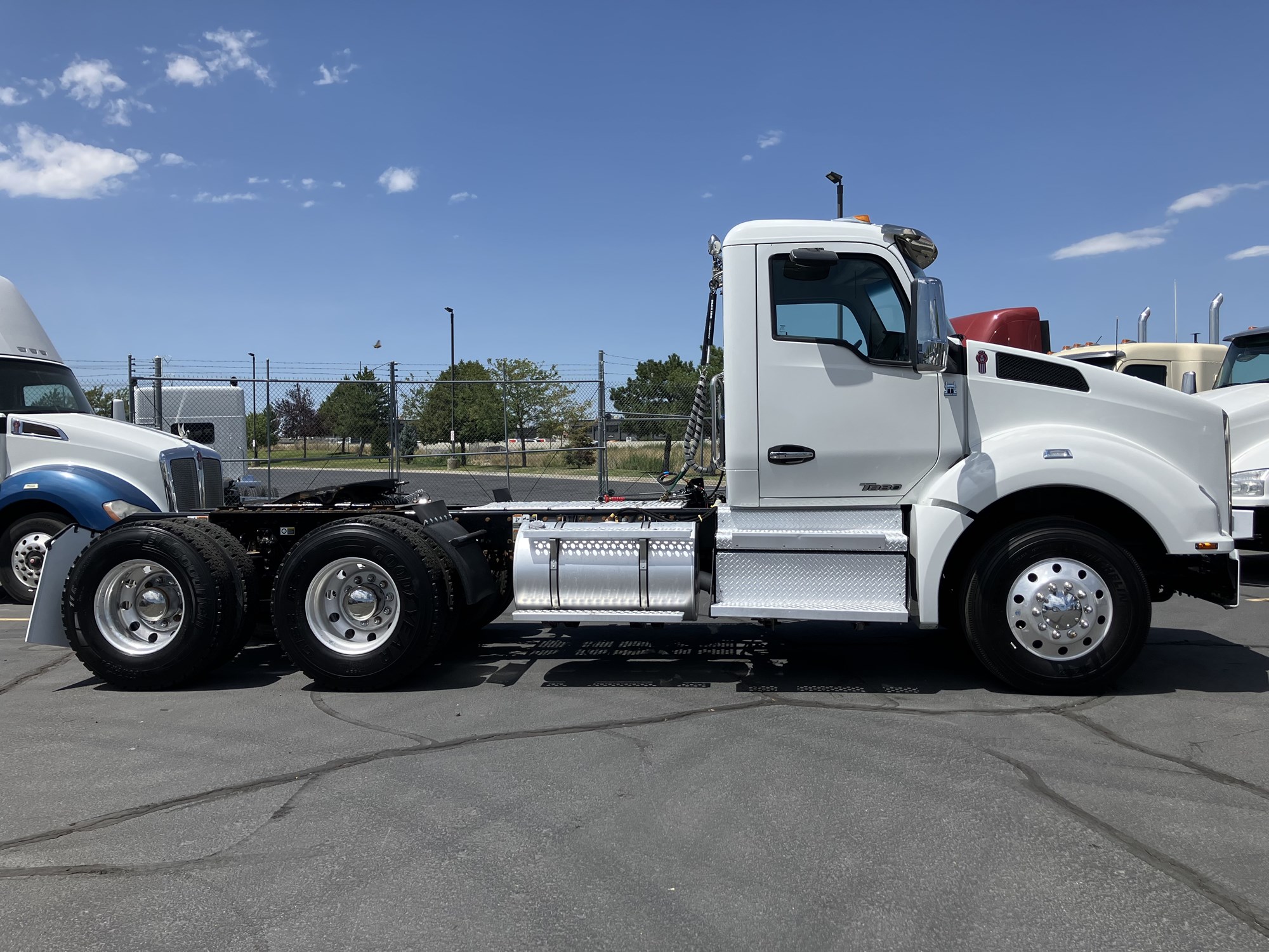 2021 Kenworth T880 - image 5 of 6