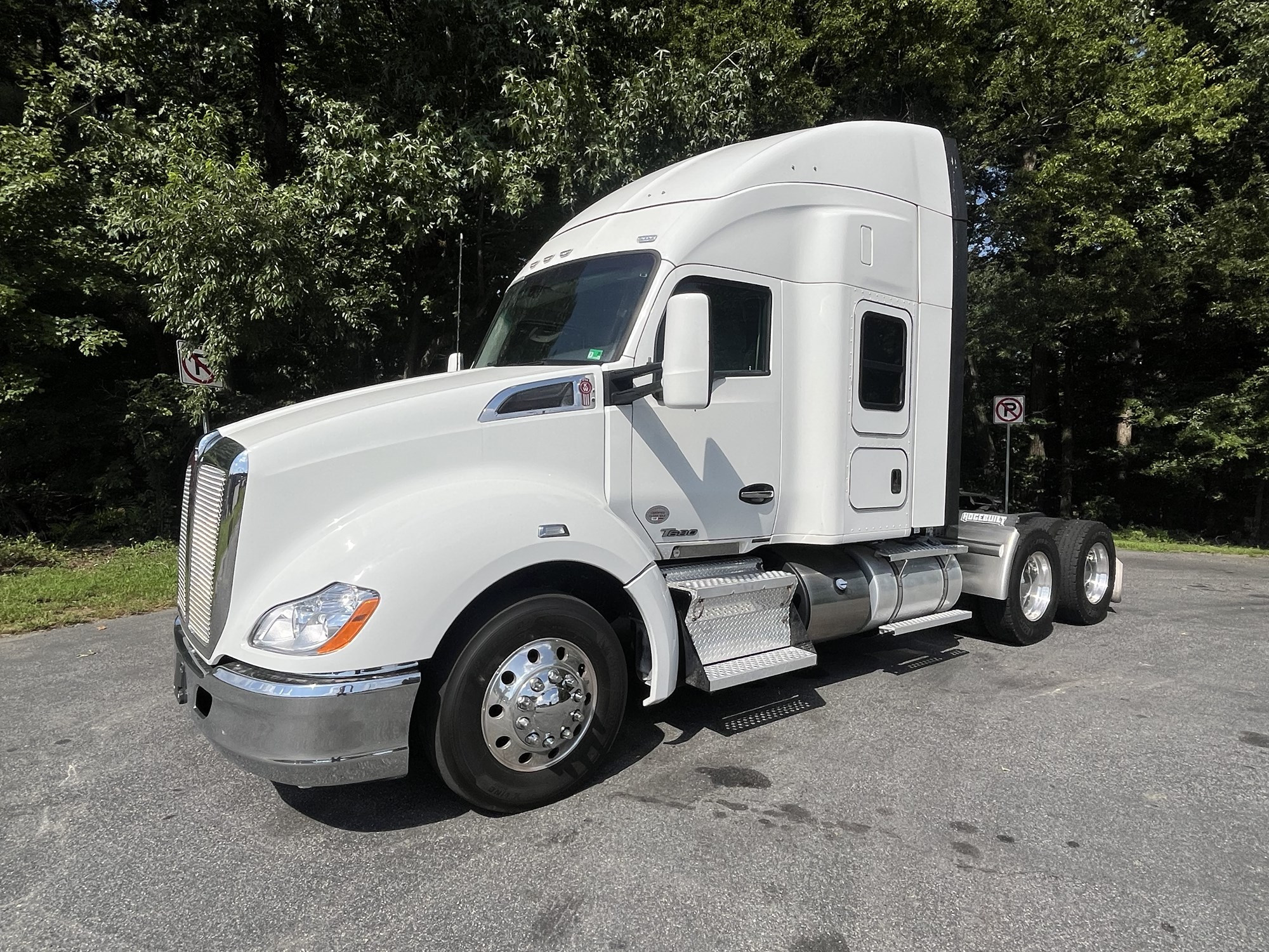 2021 Kenworth T680 - image 1 of 6