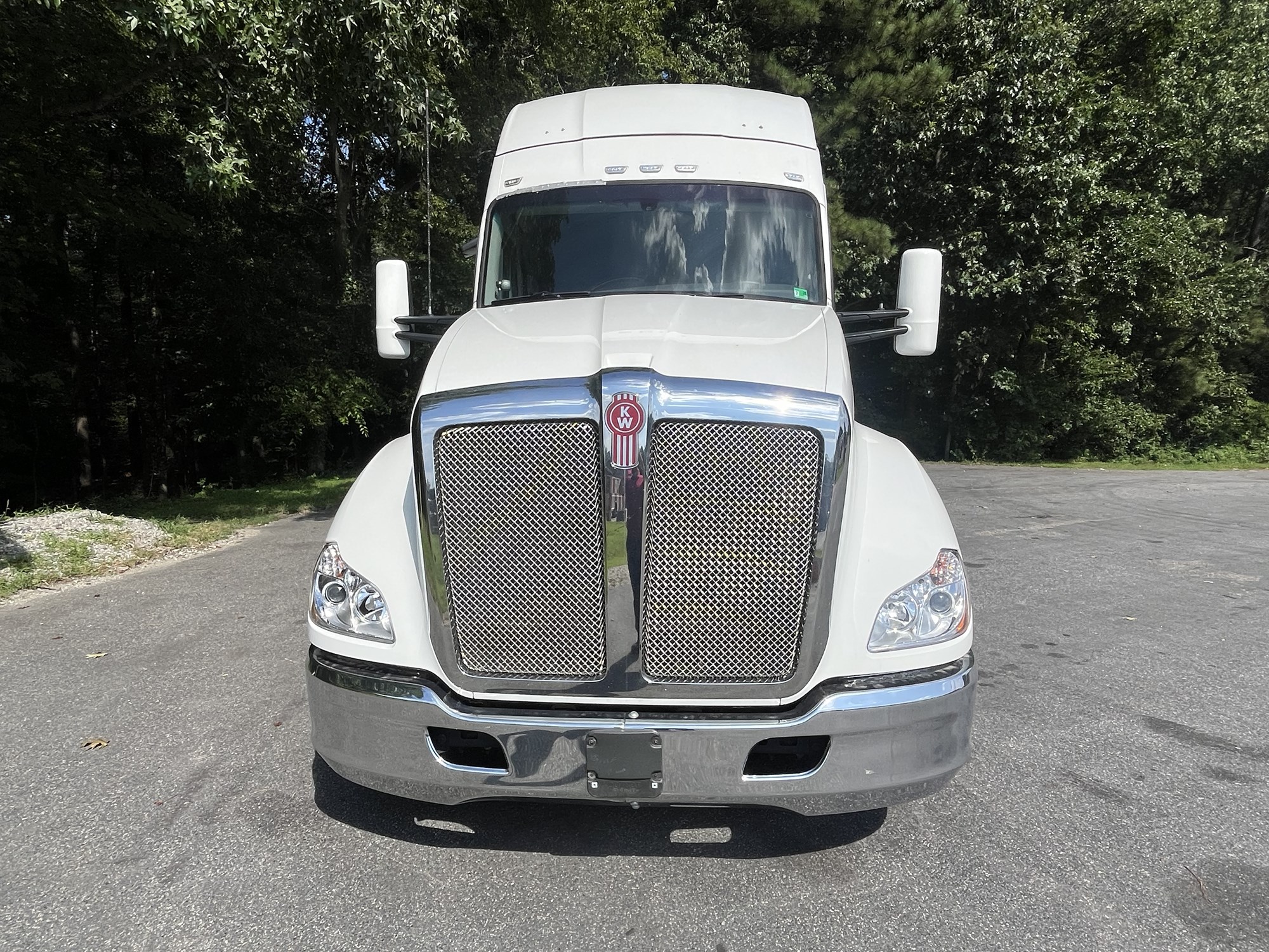 2021 Kenworth T680 - image 2 of 6