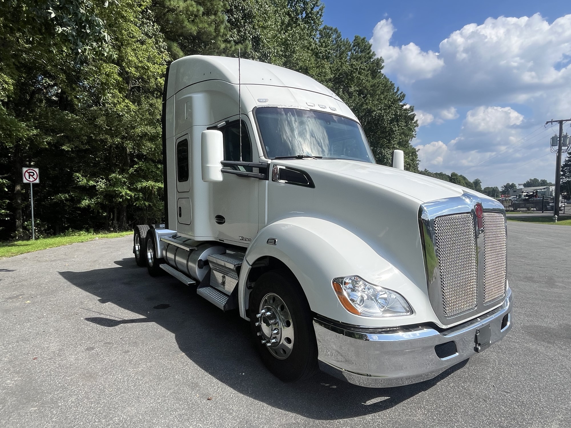 2021 Kenworth T680 - image 3 of 6
