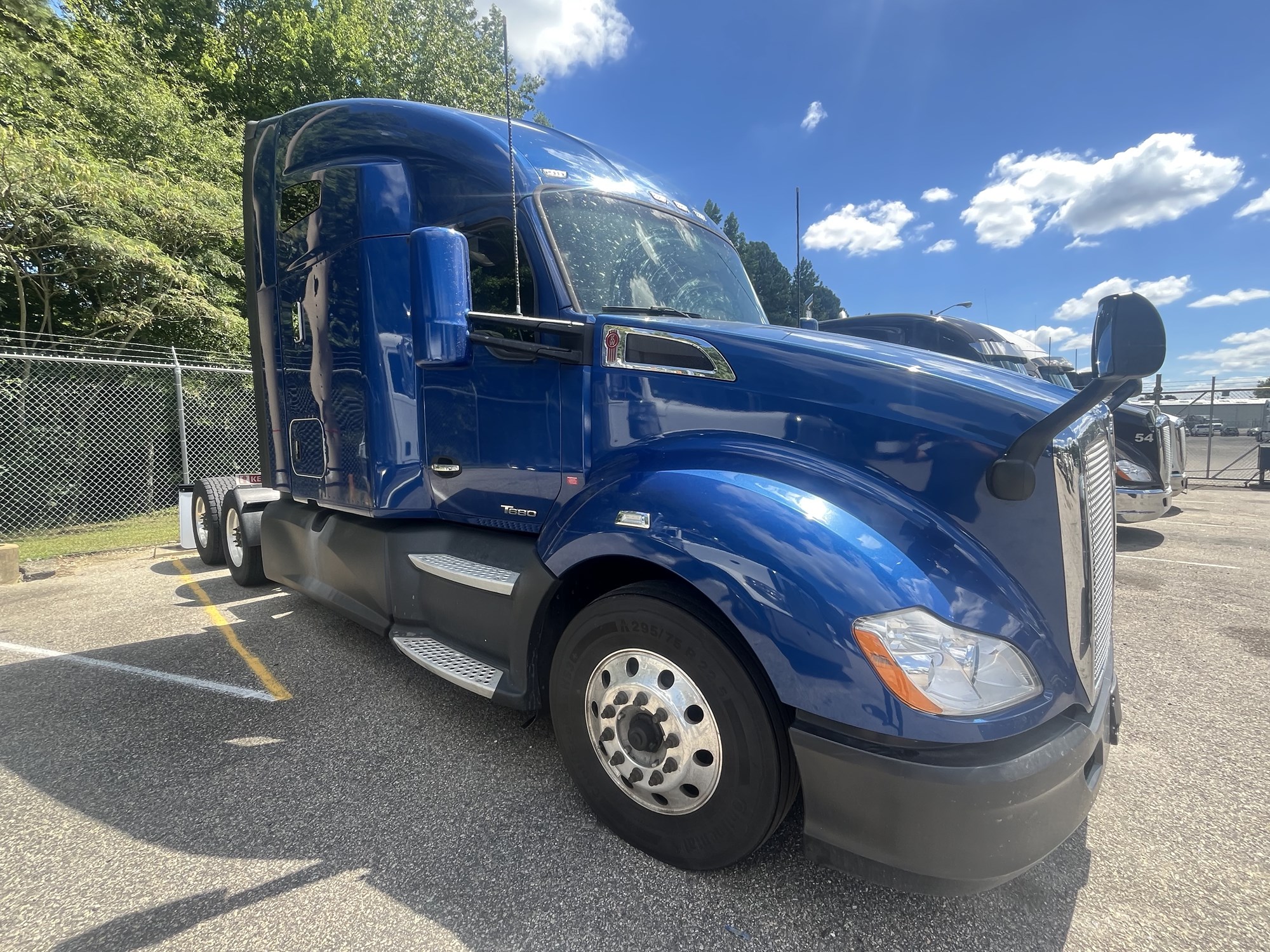 2021 Kenworth T680 - image 2 of 2